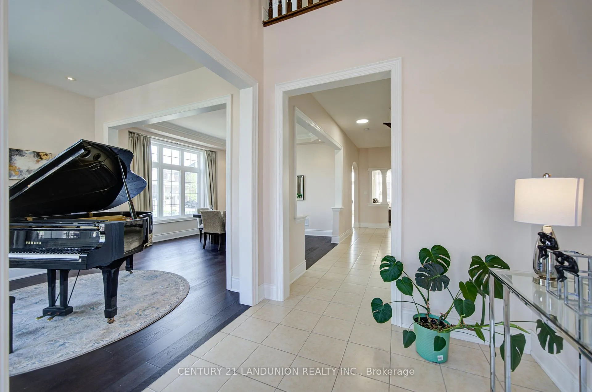 Photo 4 of 101 Silver Sterling Crescent, Vaughan, Vellore Village — HOMEH