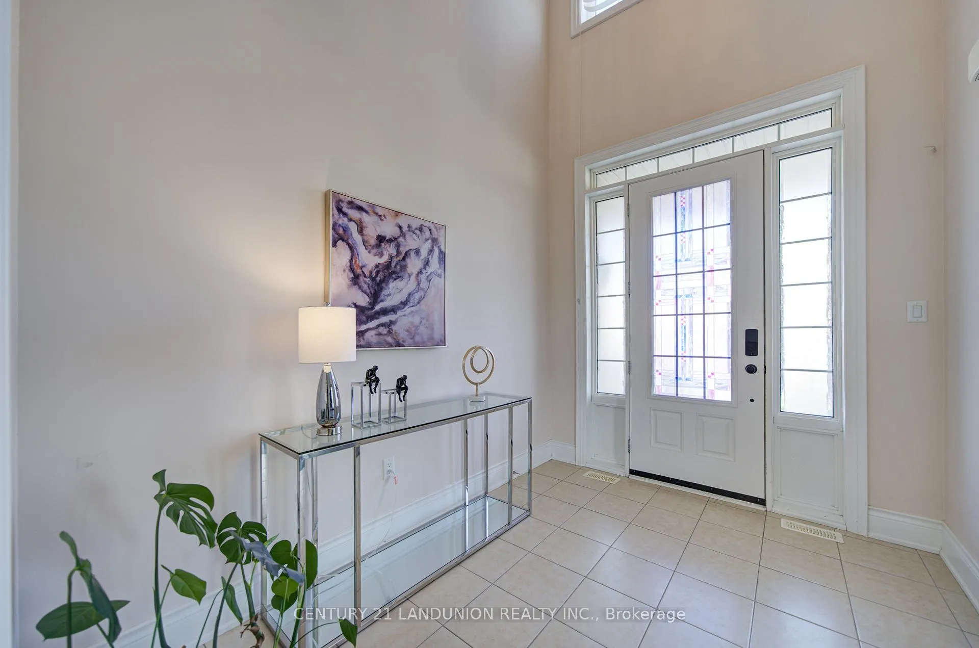 Photo 5 of 101 Silver Sterling Crescent, Vaughan, Vellore Village — HOMEH