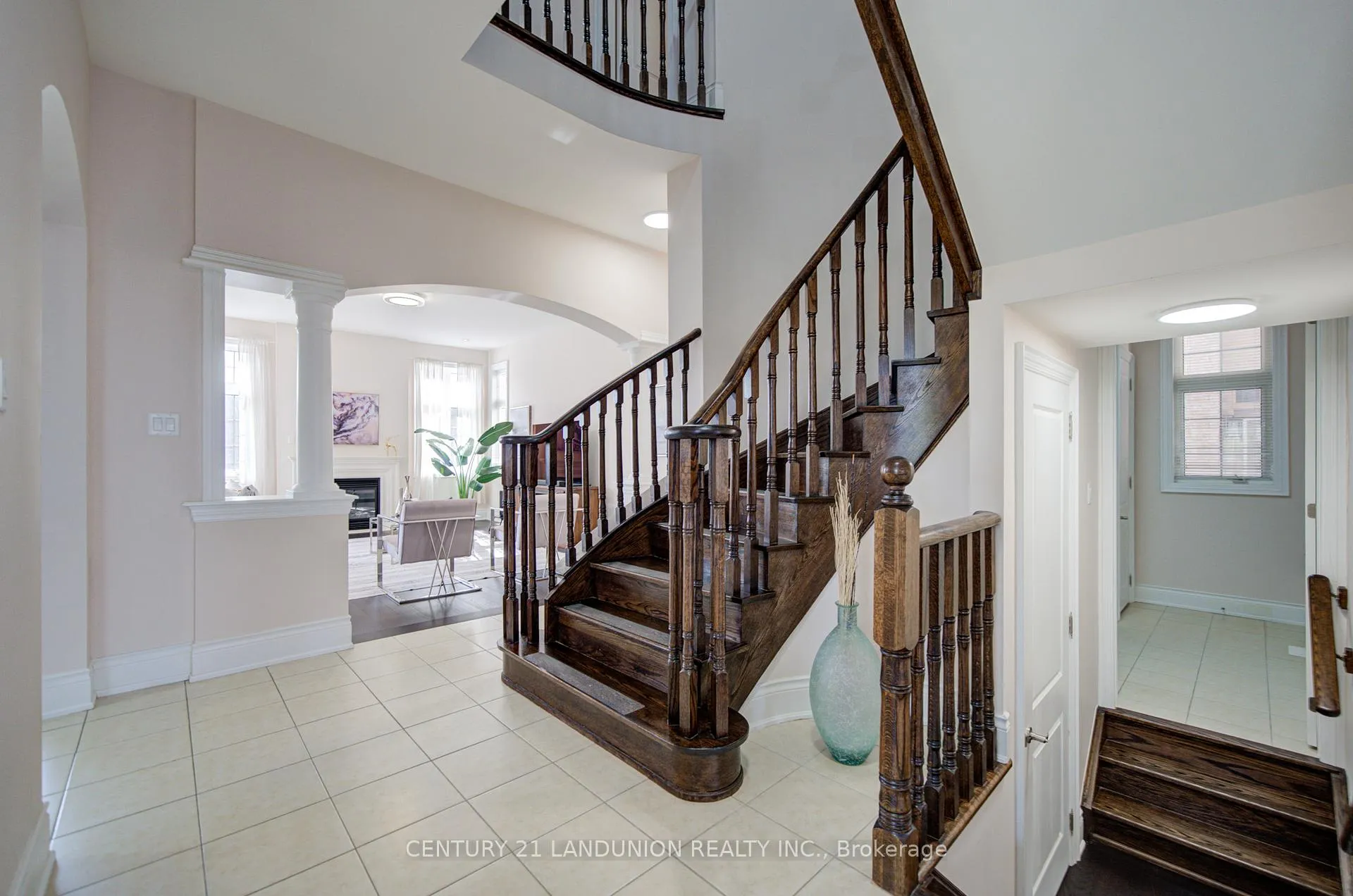 Photo 11 of 101 Silver Sterling Crescent, Vaughan, Vellore Village — HOMEH