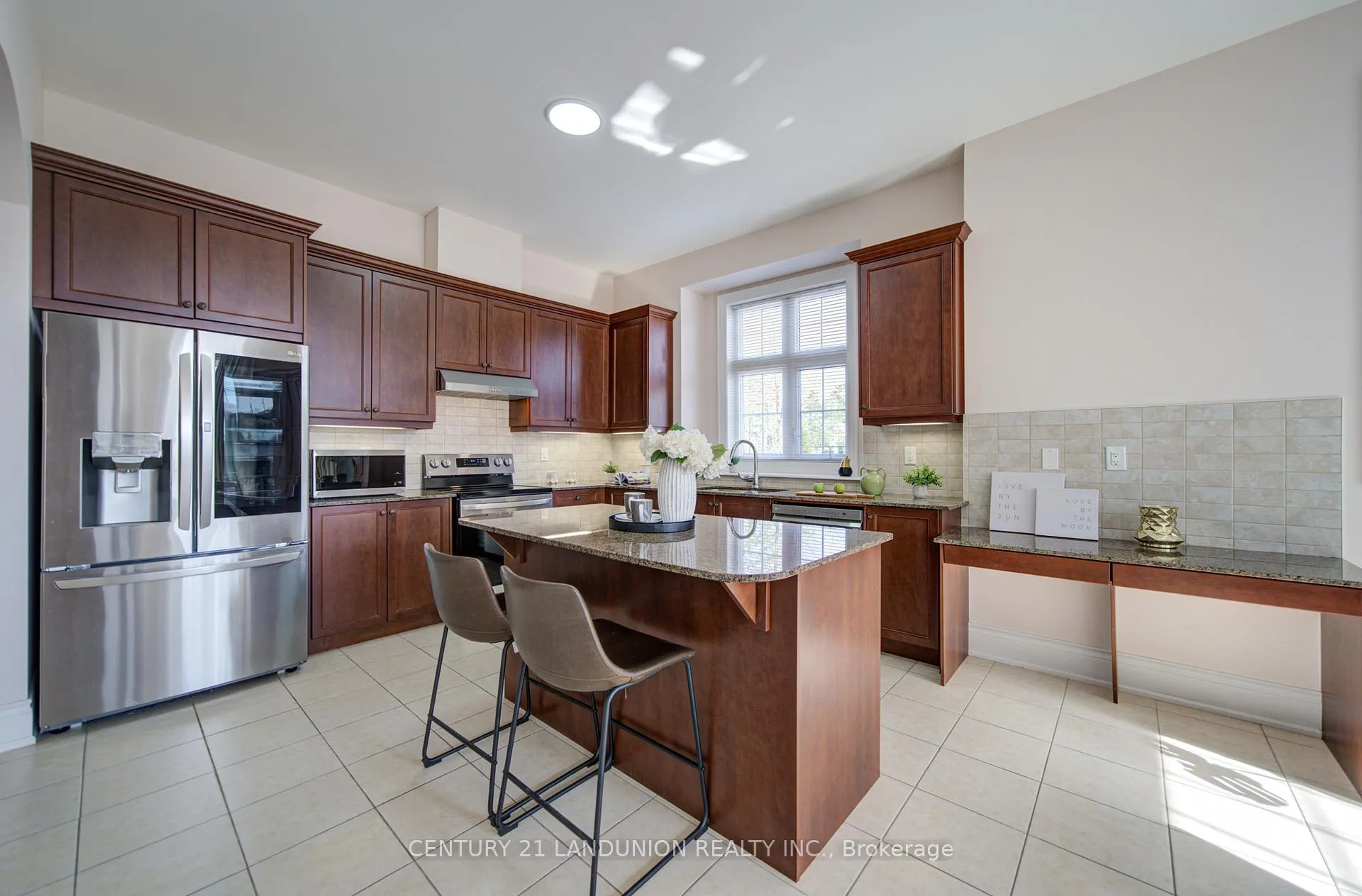 Photo 15 of 101 Silver Sterling Crescent, Vaughan, Vellore Village — HOMEH