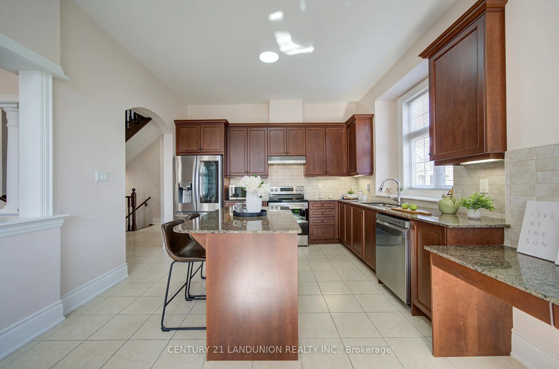 Photo 17 of 101 Silver Sterling Crescent, Vaughan, Vellore Village — HOMEH