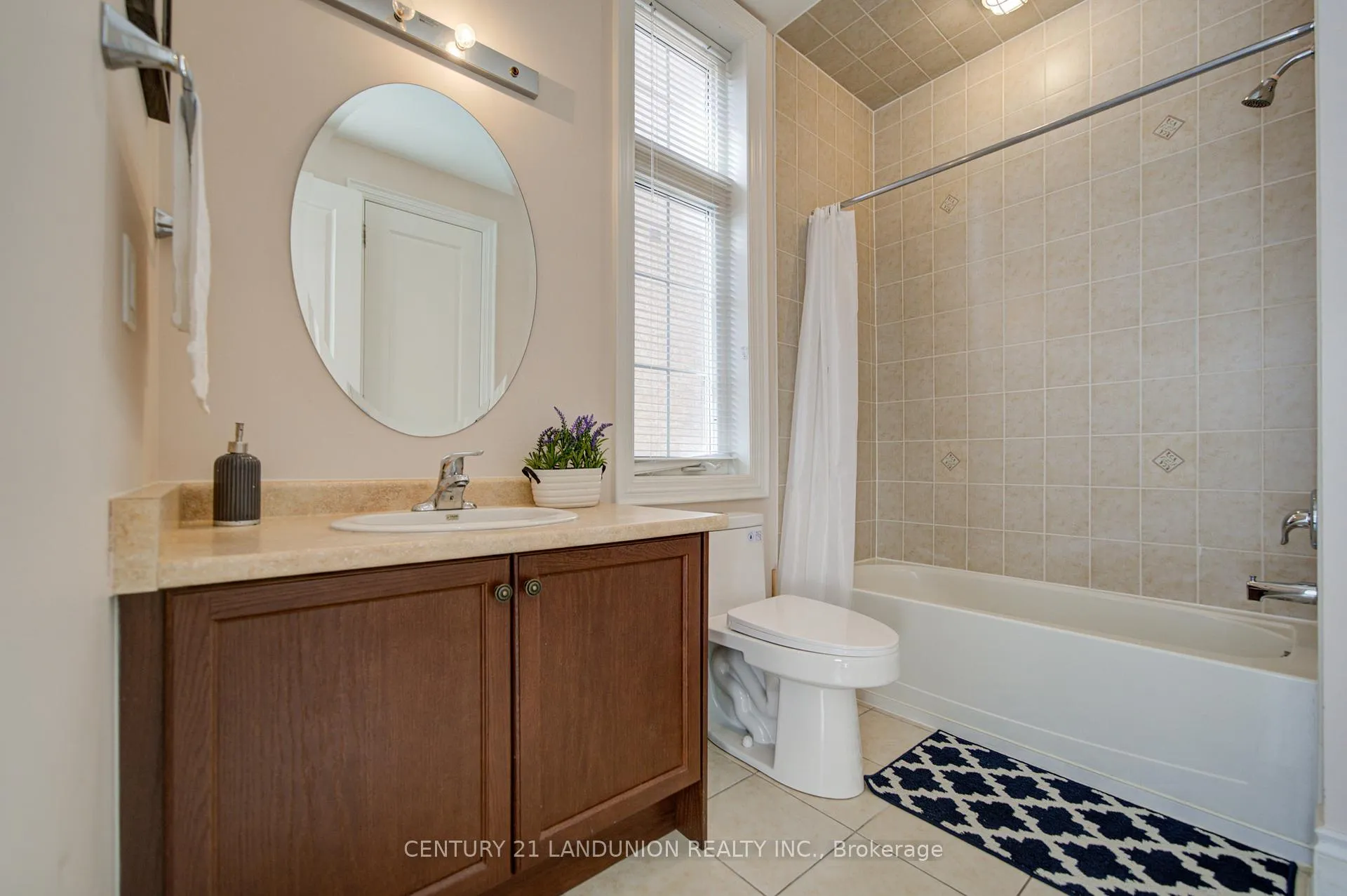 Photo 23 of 101 Silver Sterling Crescent, Vaughan, Vellore Village — HOMEH