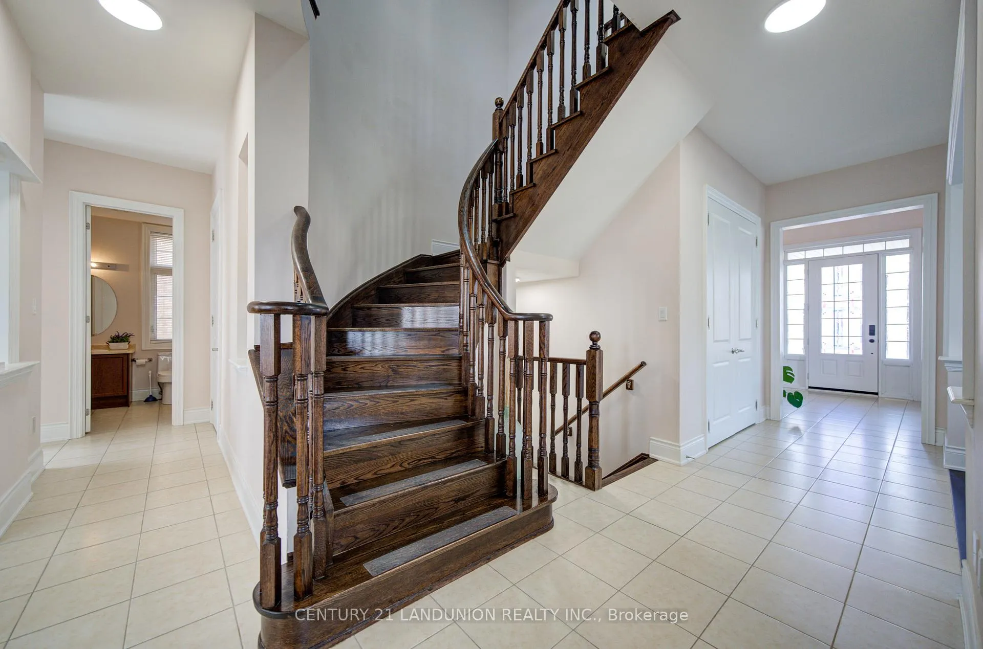 Photo 24 of 101 Silver Sterling Crescent, Vaughan, Vellore Village — HOMEH
