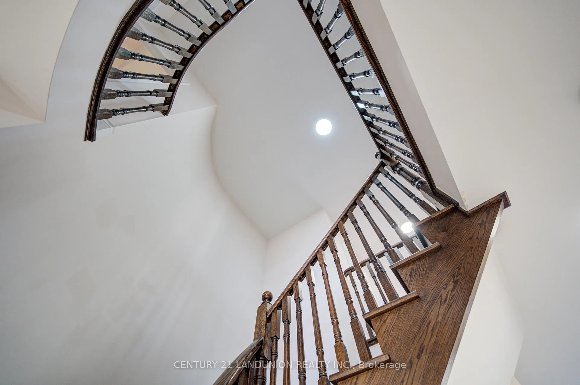 Photo 25 of 101 Silver Sterling Crescent, Vaughan, Vellore Village — HOMEH