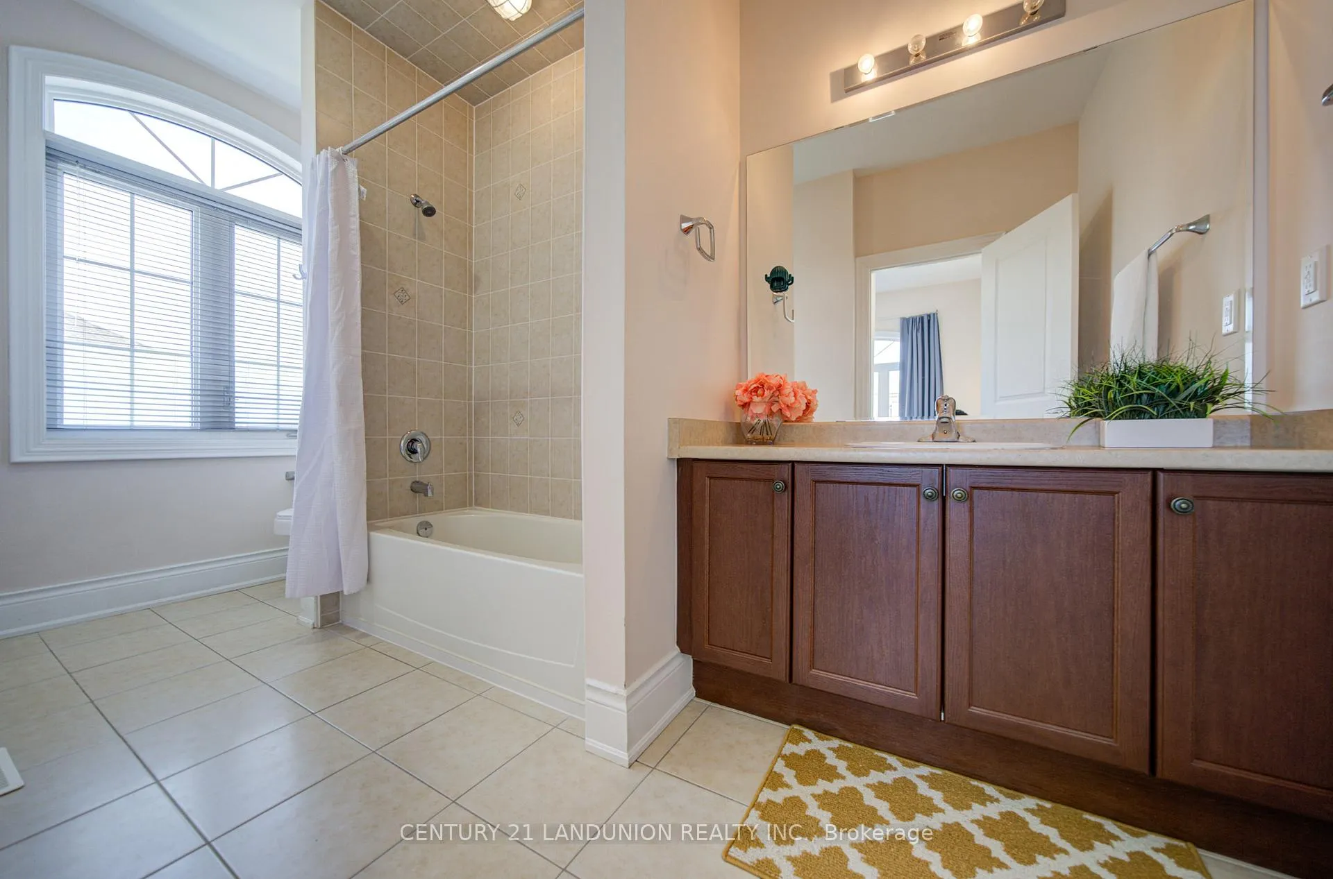 Photo 43 of 101 Silver Sterling Crescent, Vaughan, Vellore Village — HOMEH