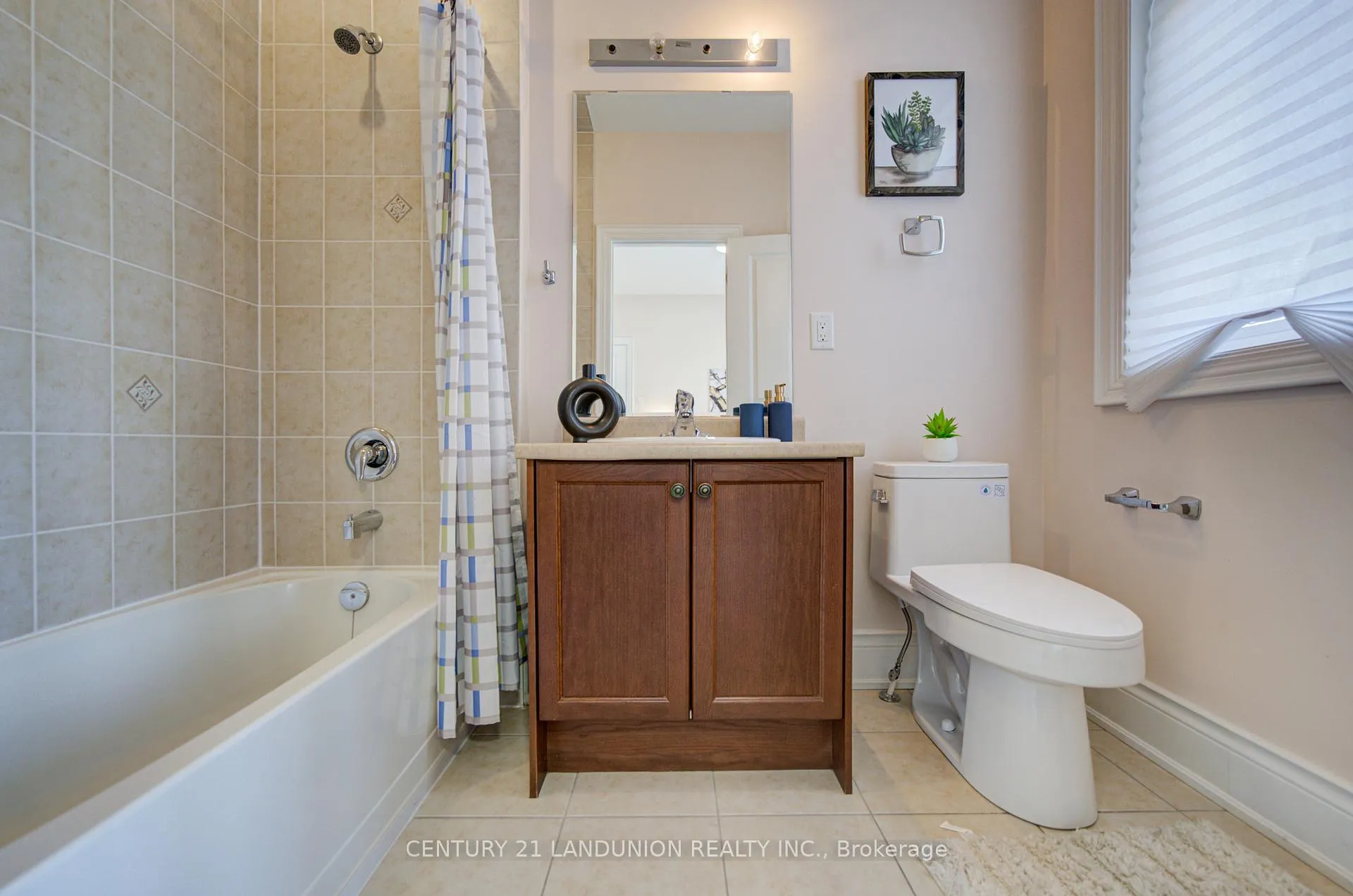 Photo 46 of 101 Silver Sterling Crescent, Vaughan, Vellore Village — HOMEH