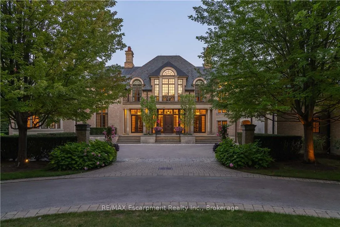 Photo 3 of 2054 Lakeshore Road E, Oakville, Ford — HOMEH