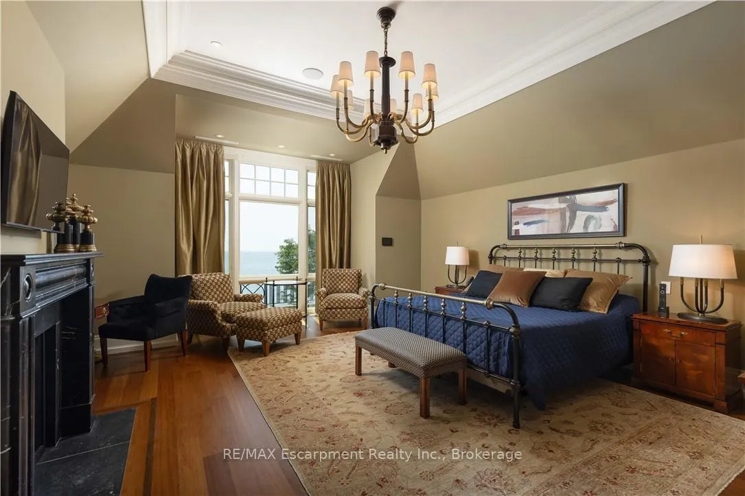 Photo 19 of 2054 Lakeshore Road E, Oakville, Ford — HOMEH