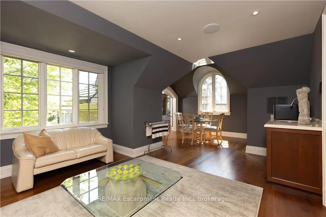 Photo 23 of 2054 Lakeshore Road E, Oakville, Ford — HOMEH