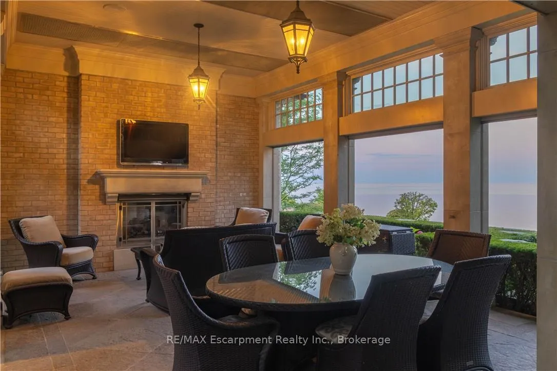 Photo 37 of 2054 Lakeshore Road E, Oakville, Ford — HOMEH