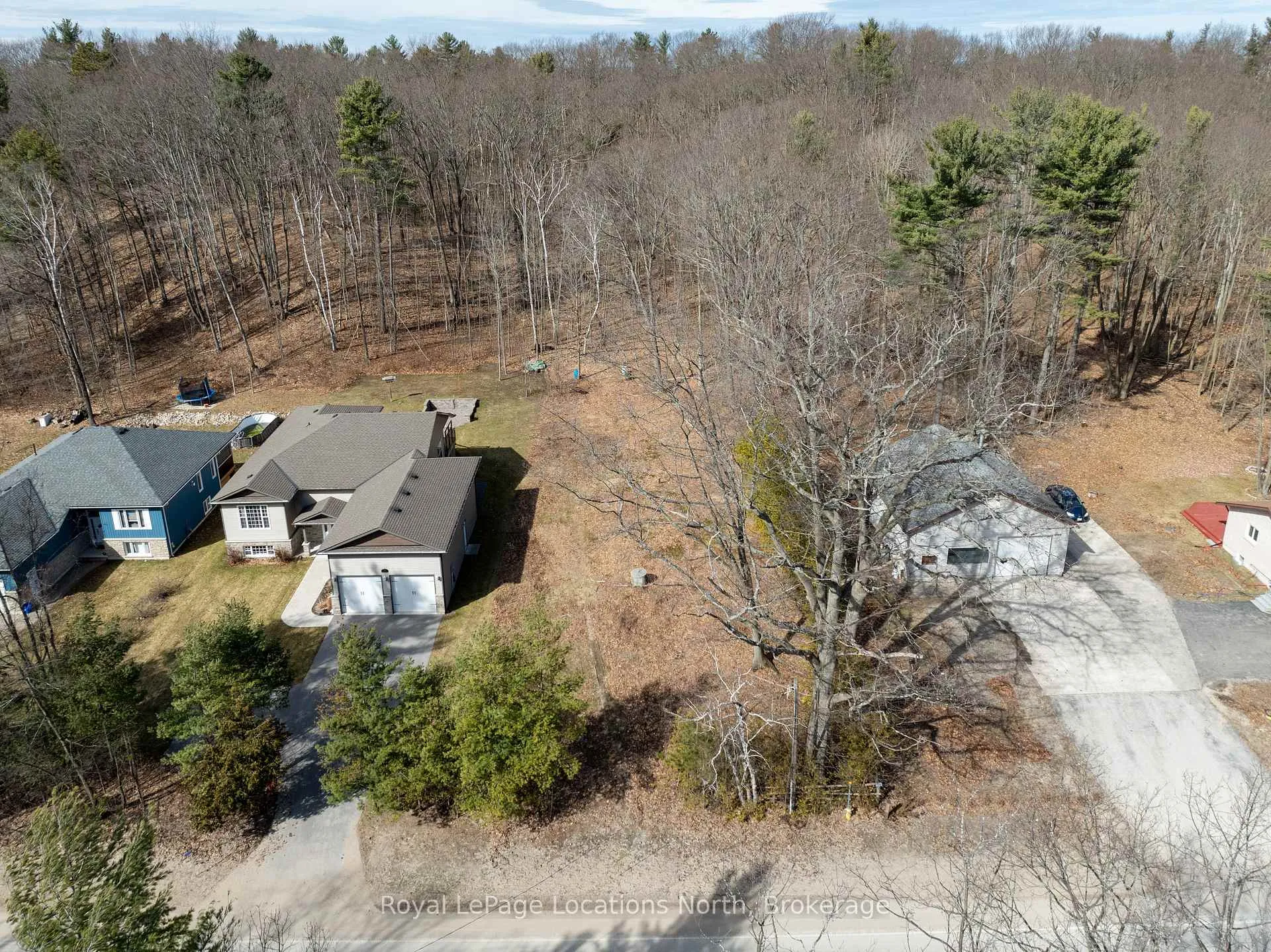 Photo 2 of 198 Golf Course Road, Wasaga Beach — HOMEH
