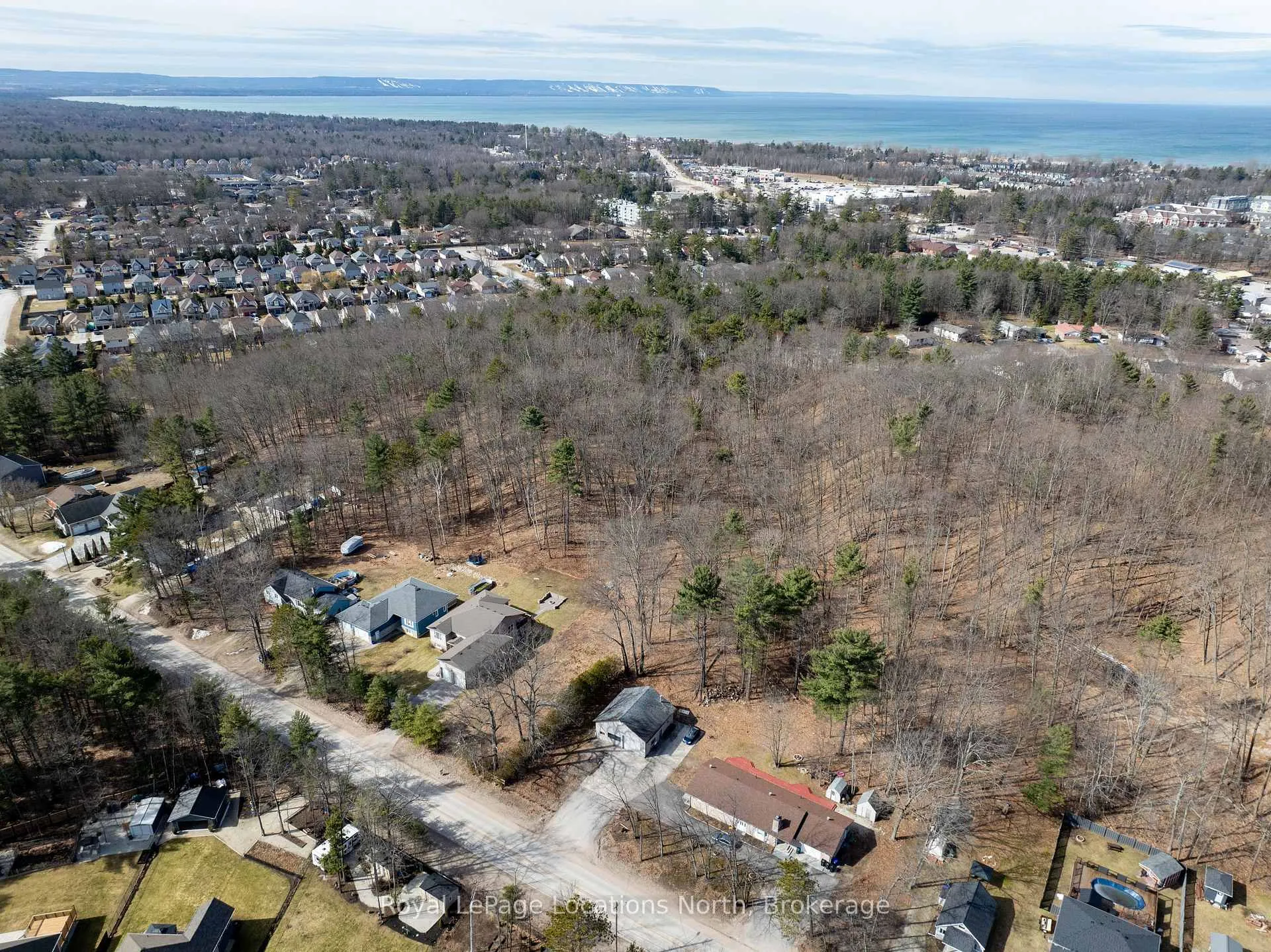 Photo 5 of 198 Golf Course Road, Wasaga Beach — HOMEH