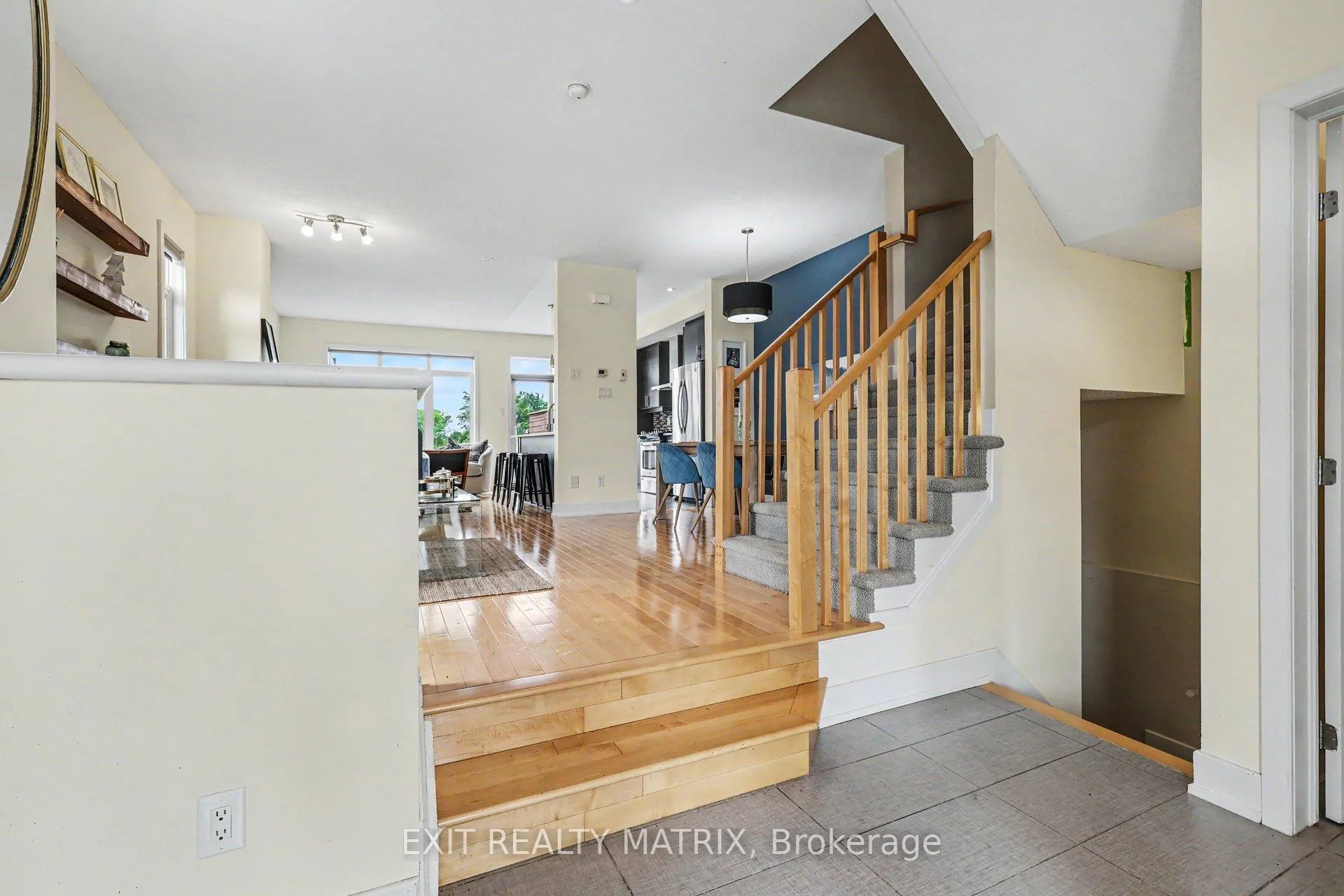 Photo 4 of 74 Nutting Crescent, Ottawa, Riverside South/Gloucester Glen — HOMEH