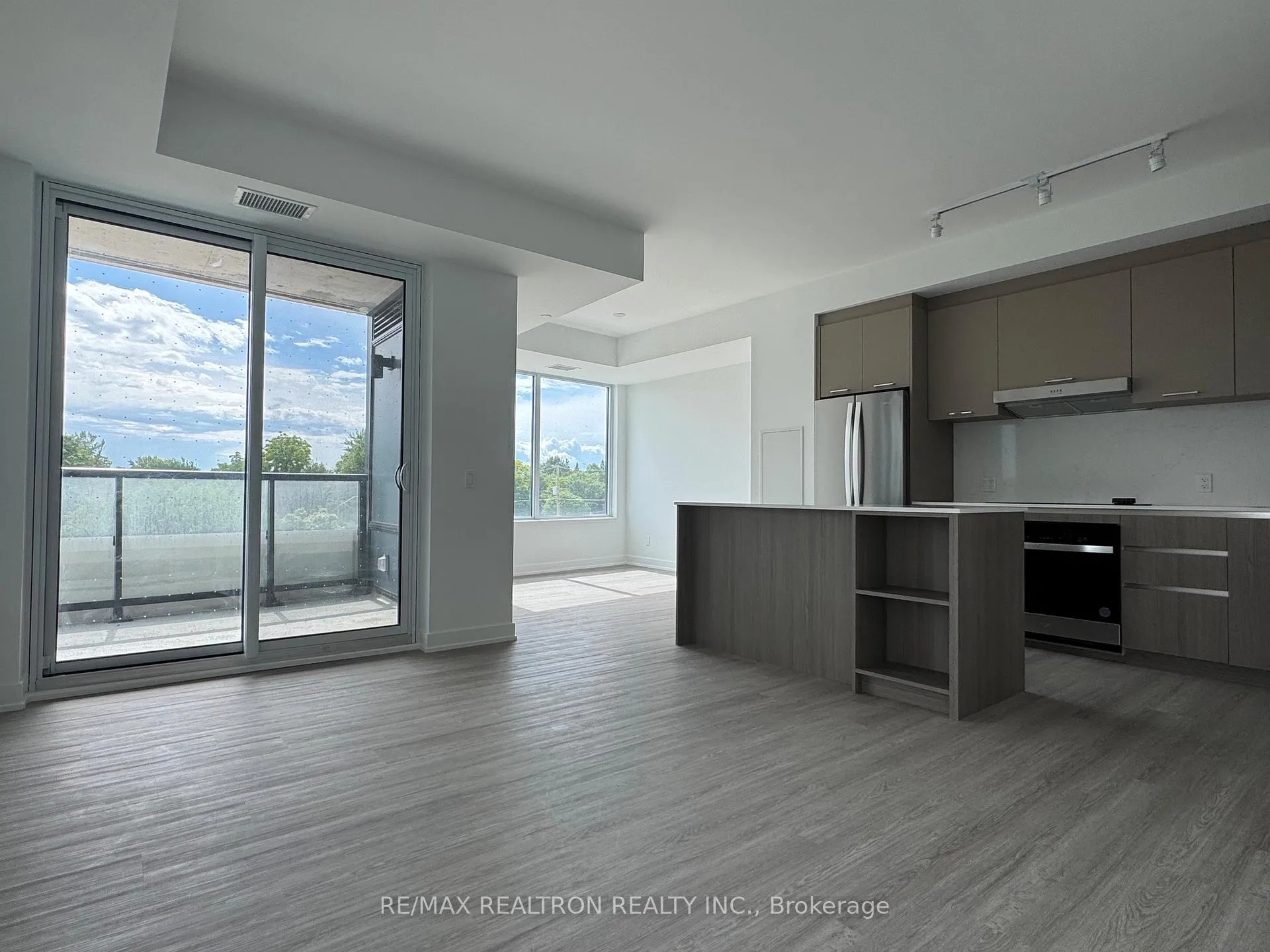 Photo 11 of Unit 405, 8188 Yonge Street, Vaughan, Uplands — HOMEH
