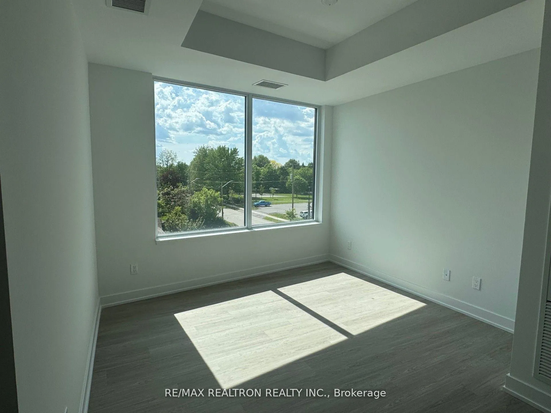Photo 19 of Unit 405, 8188 Yonge Street, Vaughan, Uplands — HOMEH