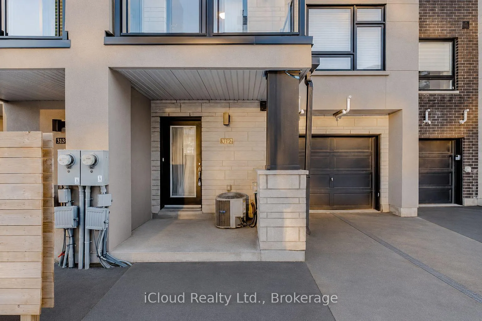 Photo 3 of Unit 69, 3189 Bastedo Common, Burlington, Alton — HOMEH