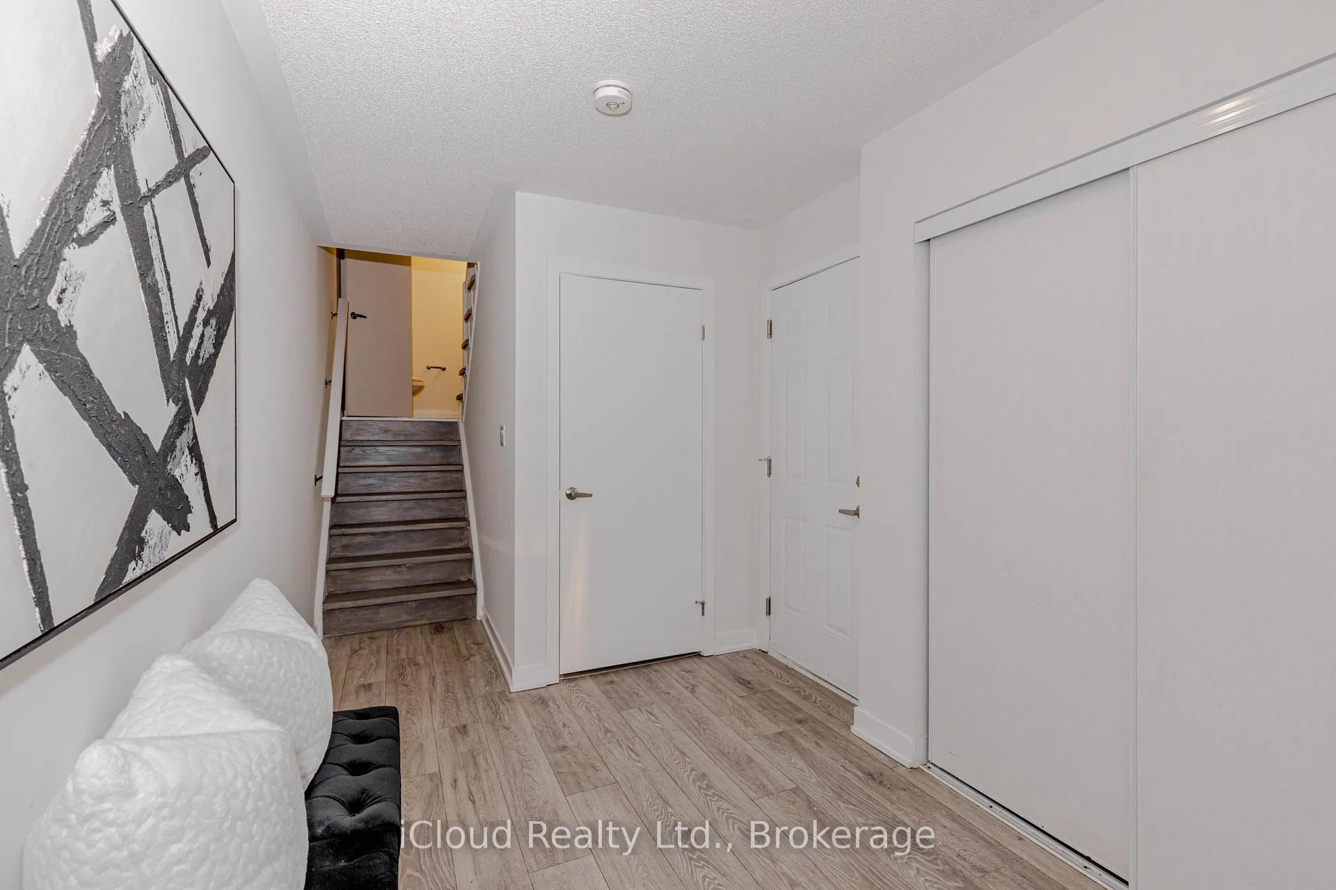 Photo 4 of Unit 69, 3189 Bastedo Common, Burlington, Alton — HOMEH