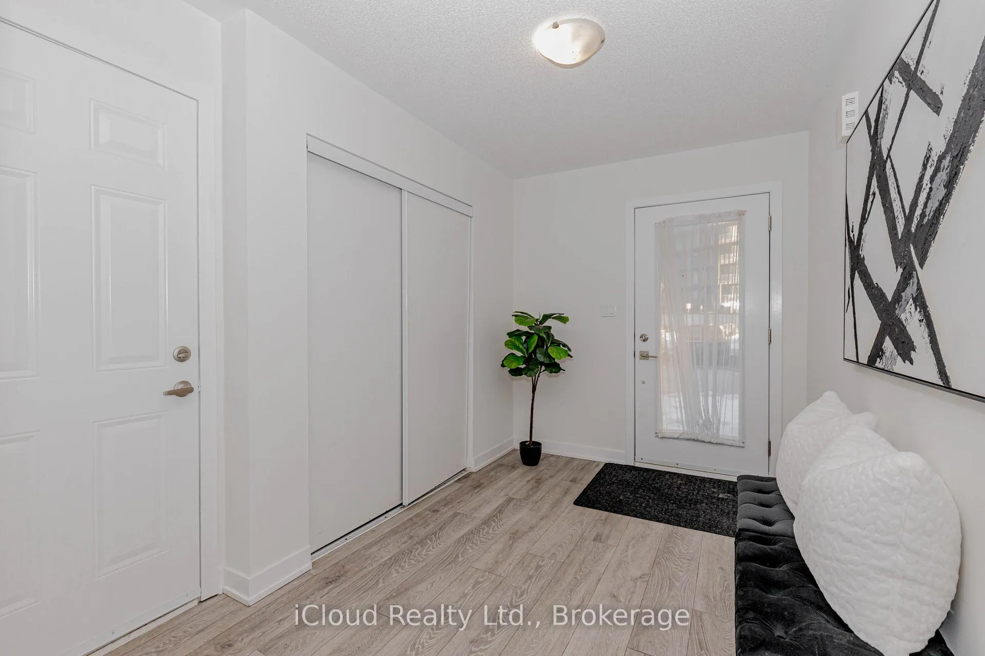 Photo 7 of Unit 69, 3189 Bastedo Common, Burlington, Alton — HOMEH