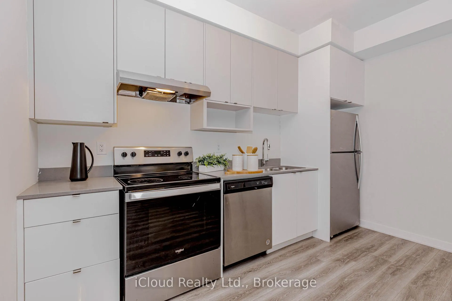 Photo 17 of Unit 69, 3189 Bastedo Common, Burlington, Alton — HOMEH