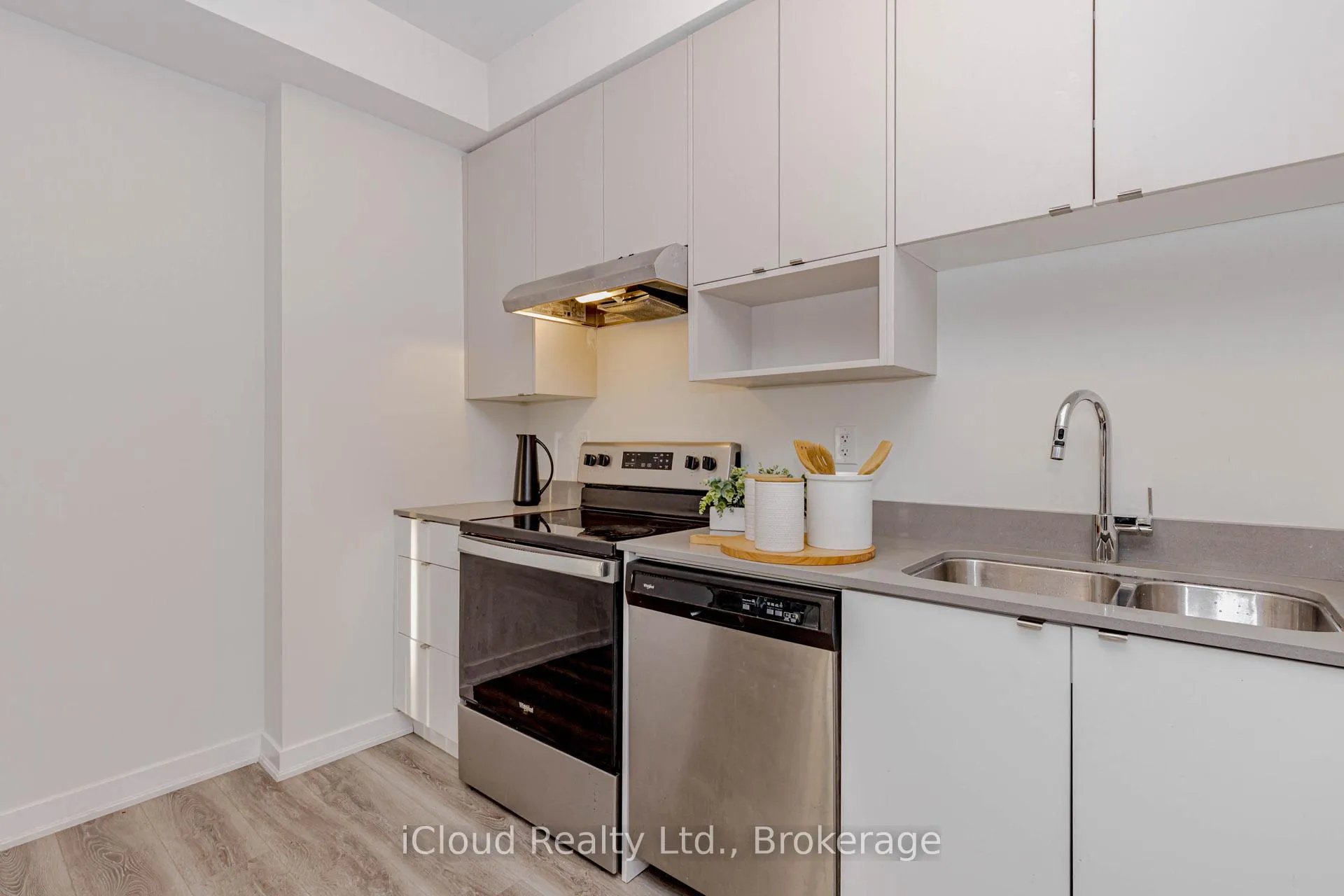 Photo 19 of Unit 69, 3189 Bastedo Common, Burlington, Alton — HOMEH