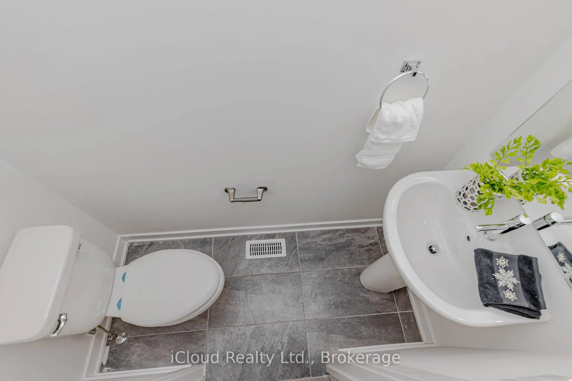 Photo 24 of Unit 69, 3189 Bastedo Common, Burlington, Alton — HOMEH