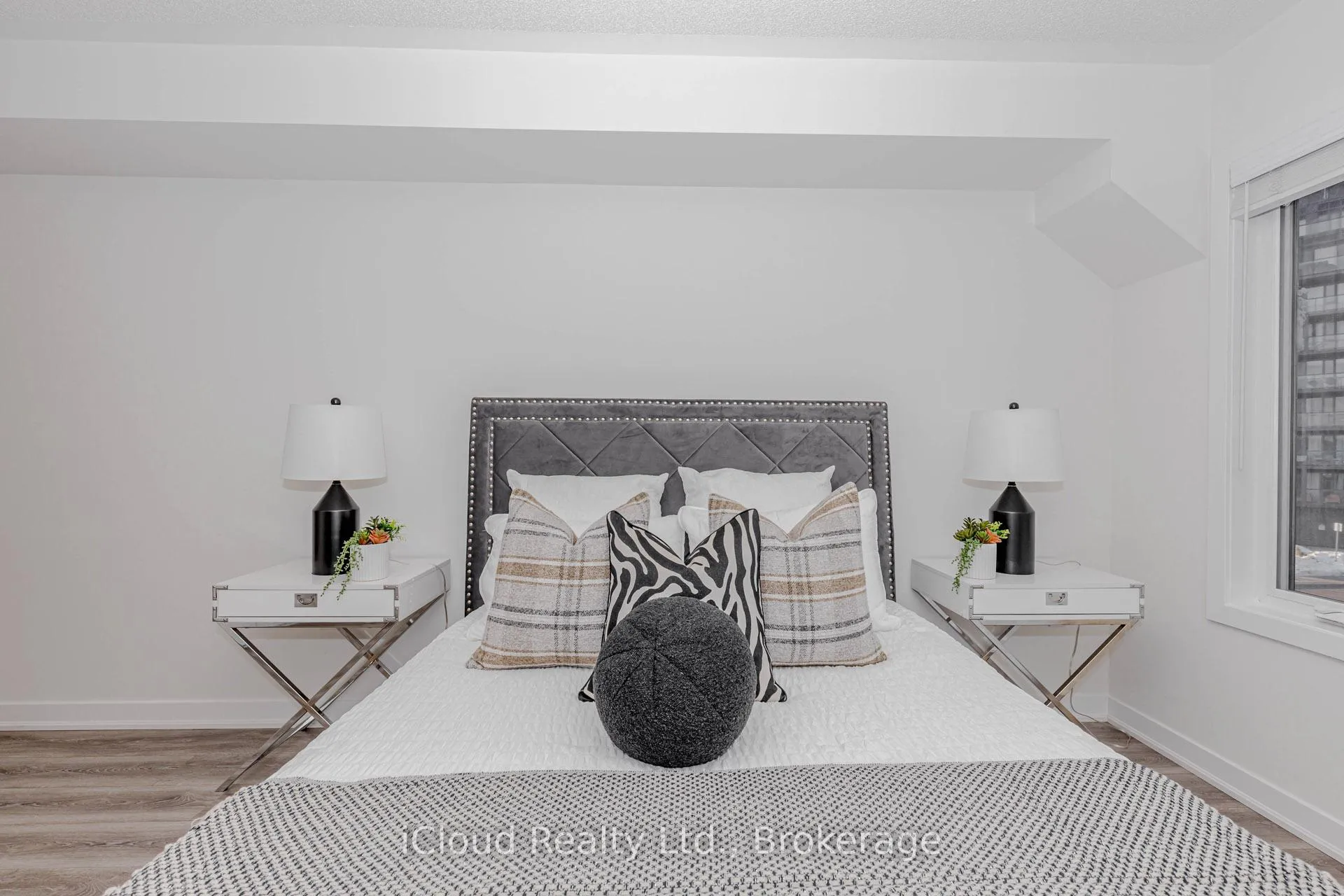 Photo 28 of Unit 69, 3189 Bastedo Common, Burlington, Alton — HOMEH