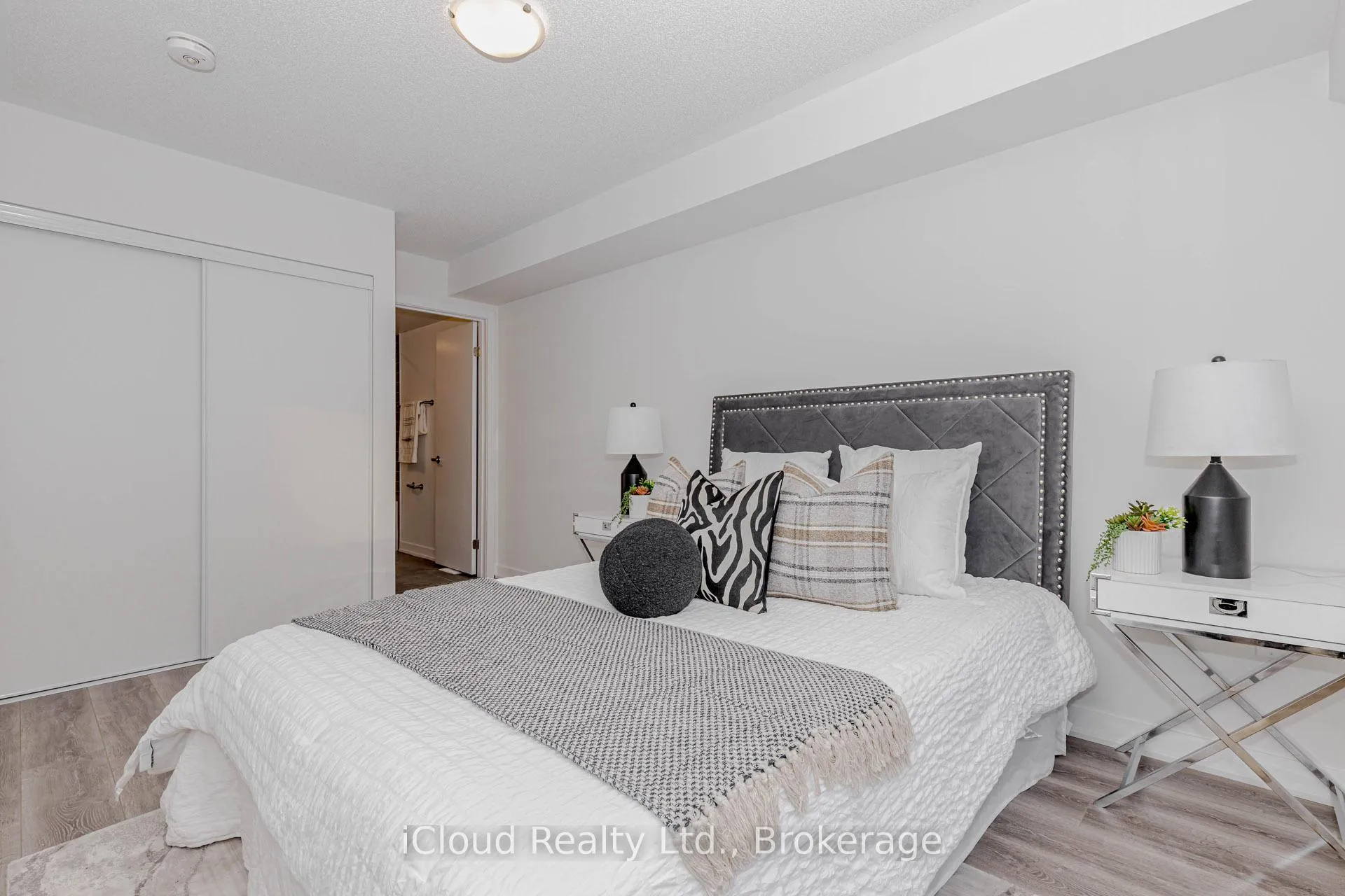 Photo 29 of Unit 69, 3189 Bastedo Common, Burlington, Alton — HOMEH
