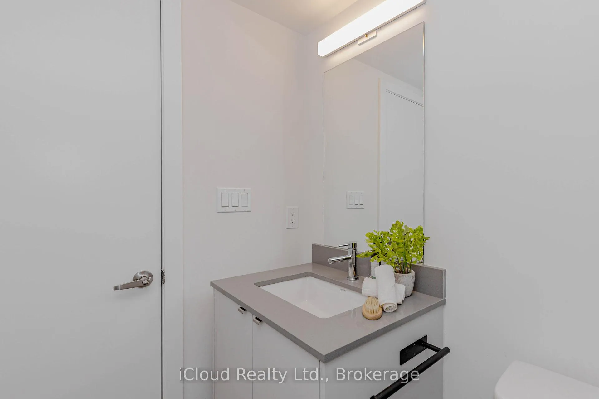 Photo 32 of Unit 69, 3189 Bastedo Common, Burlington, Alton — HOMEH