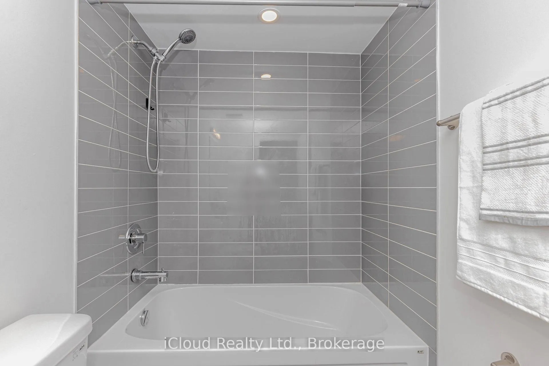 Photo 33 of Unit 69, 3189 Bastedo Common, Burlington, Alton — HOMEH