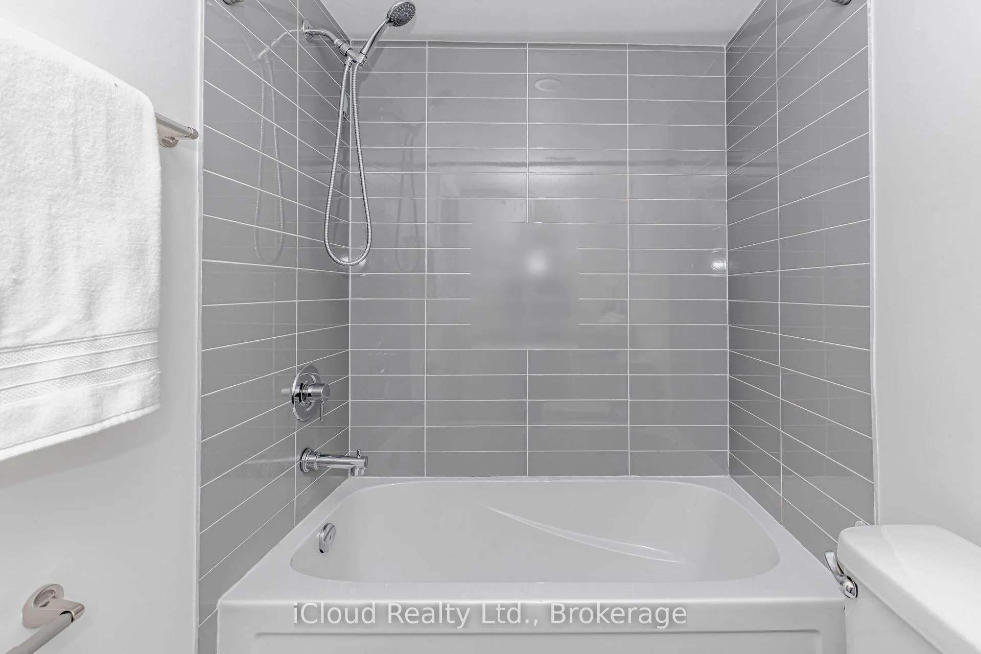 Photo 38 of Unit 69, 3189 Bastedo Common, Burlington, Alton — HOMEH