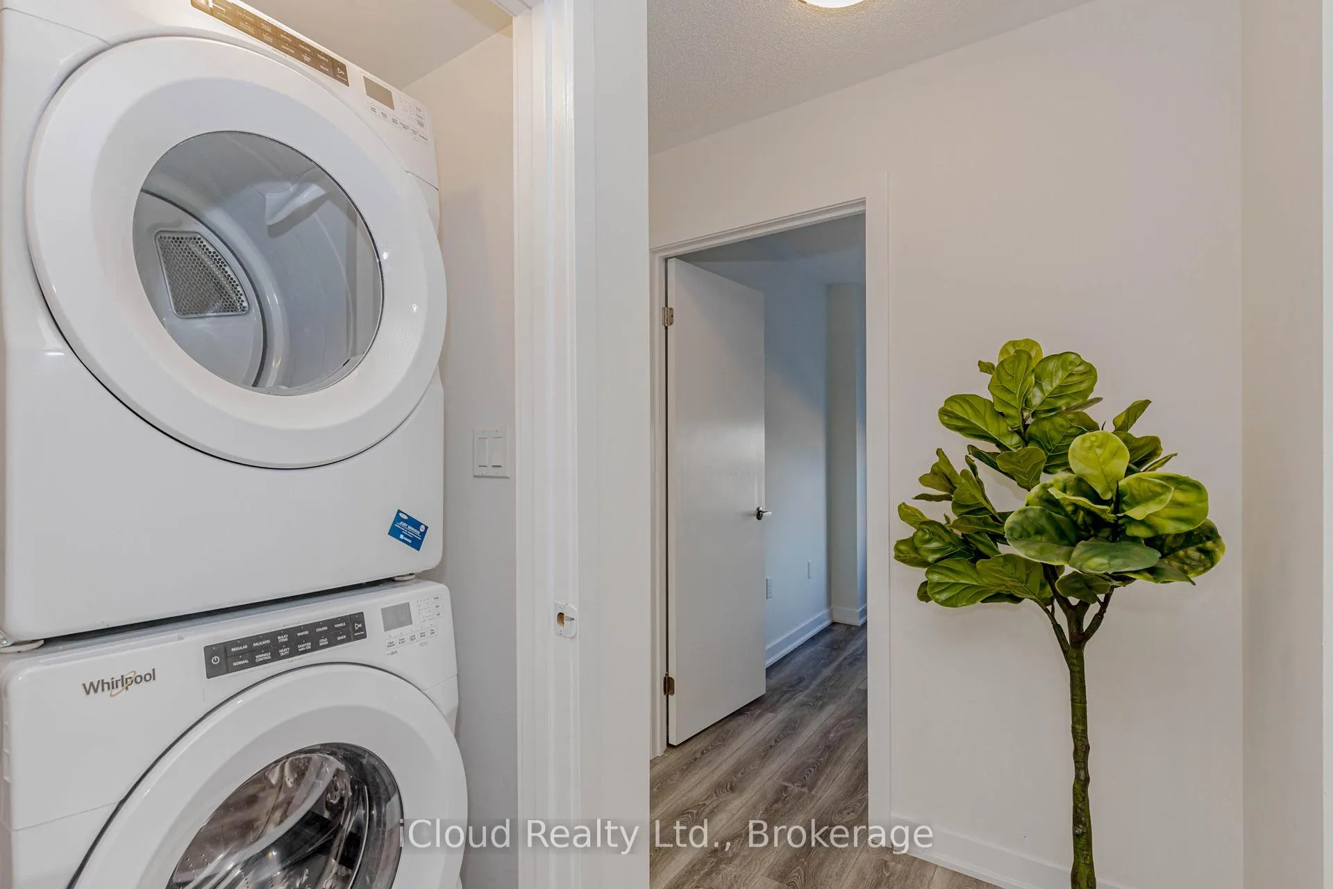 Photo 39 of Unit 69, 3189 Bastedo Common, Burlington, Alton — HOMEH