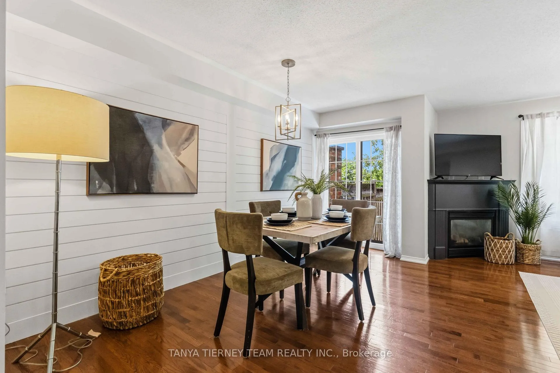 Photo 13 of 10 Ramona Way, Whitby, Brooklin — HOMEH