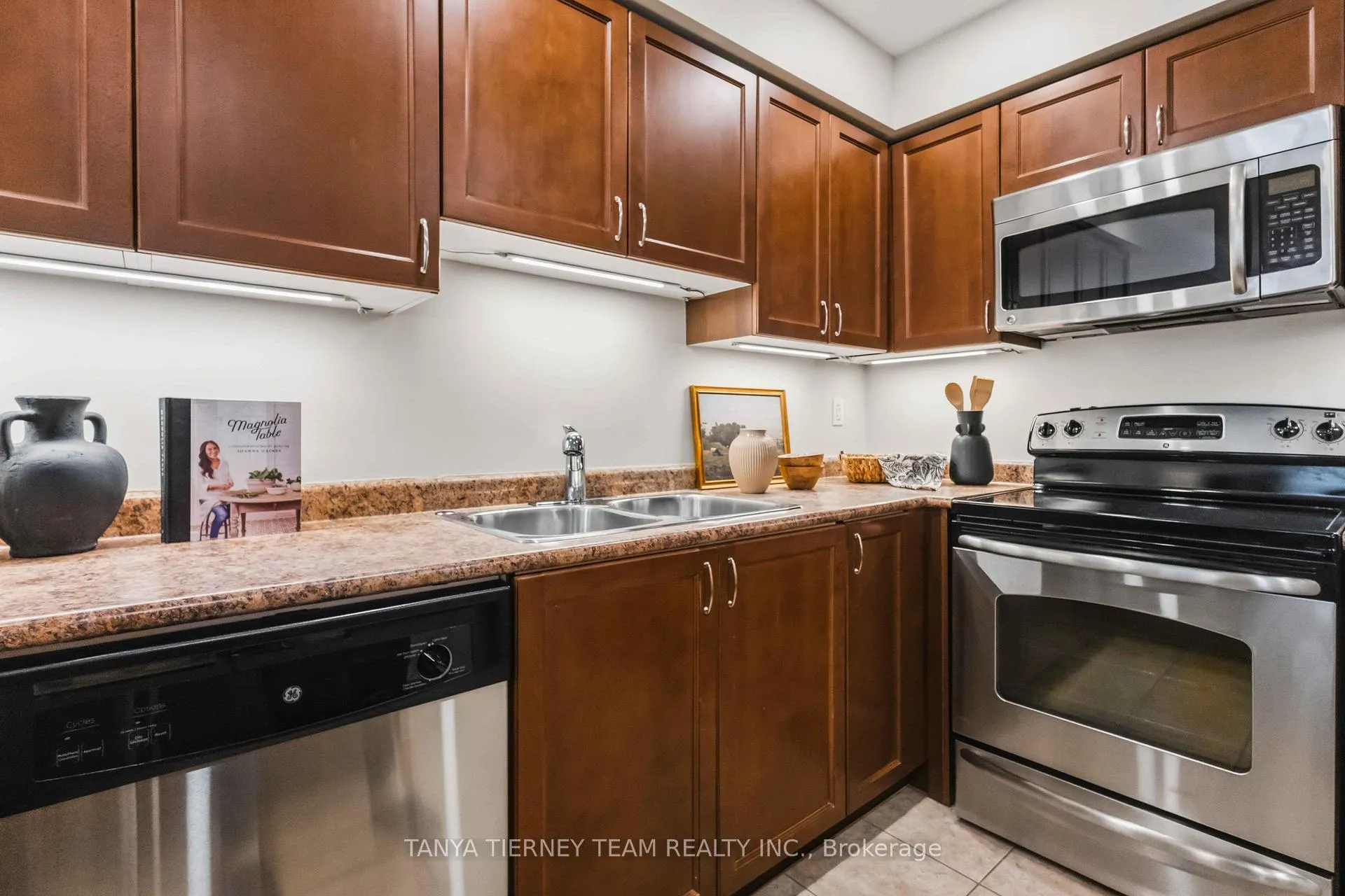 Photo 23 of 10 Ramona Way, Whitby, Brooklin — HOMEH