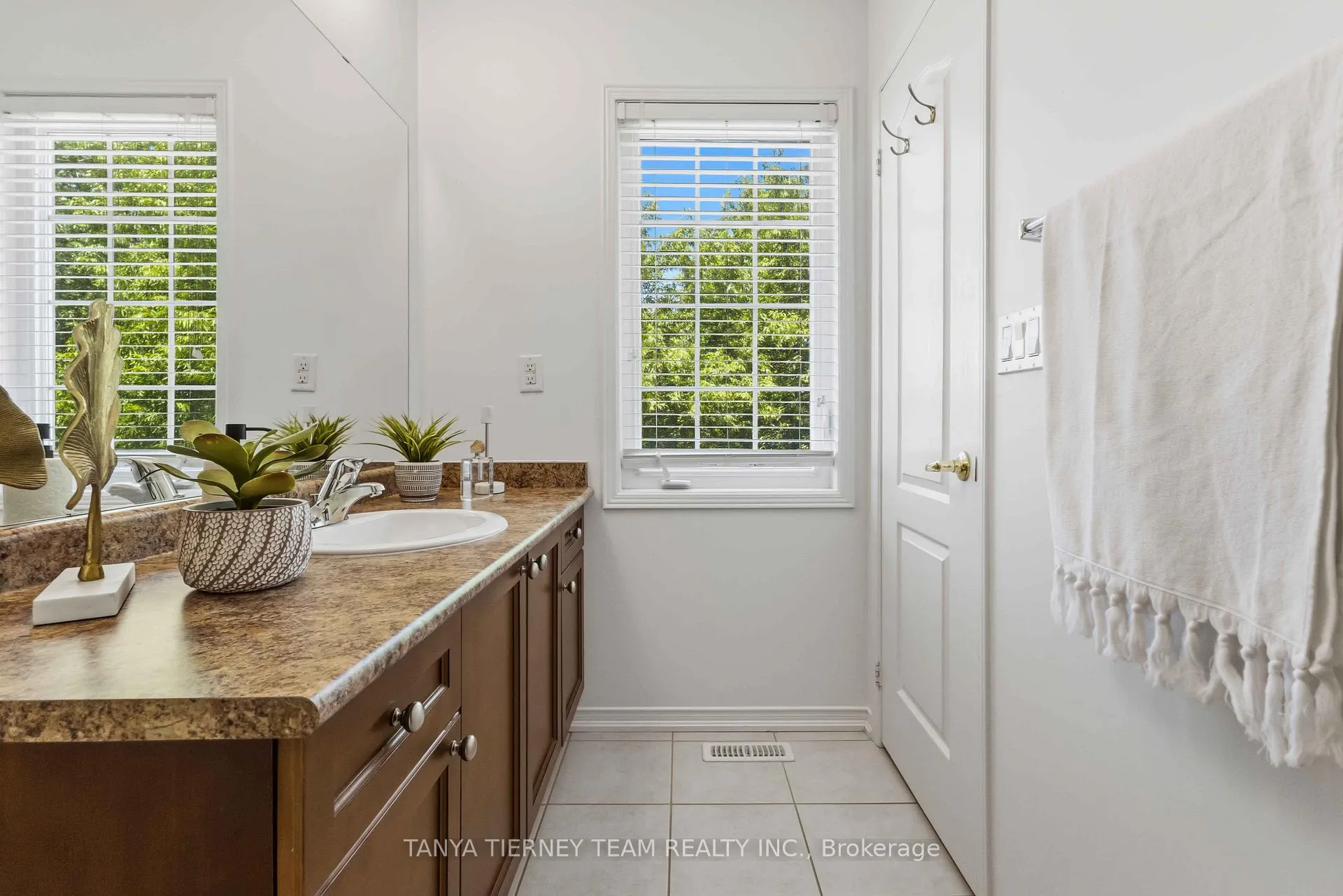 Photo 37 of 10 Ramona Way, Whitby, Brooklin — HOMEH
