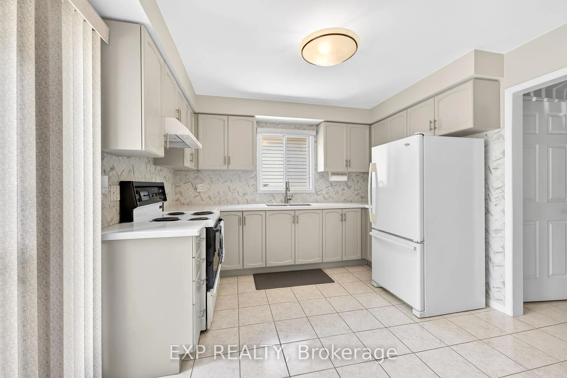 Photo 8 of 45 Ossington Drive, Hamilton, Broughton — HOMEH