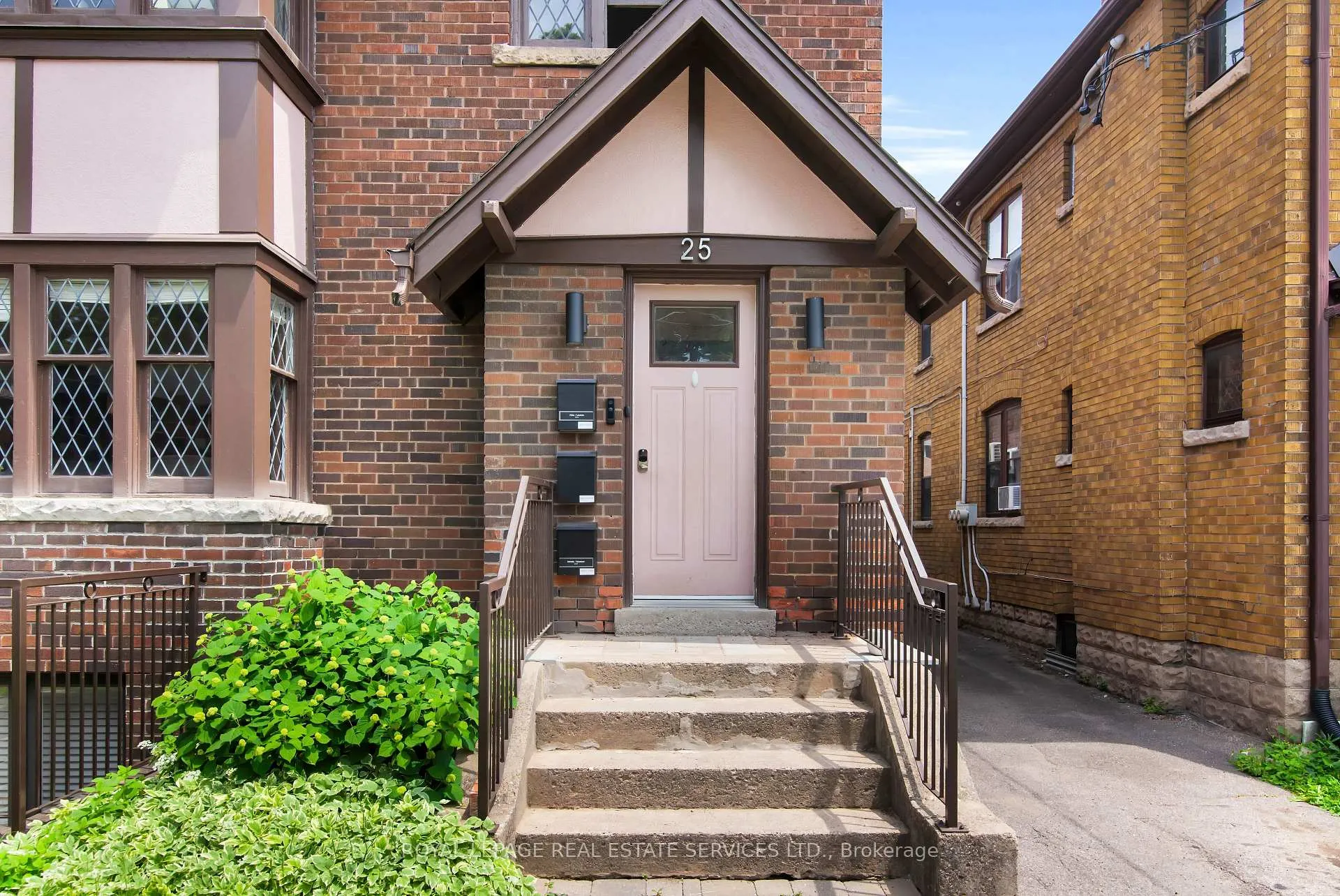 Photo 4 of Unit Main, 25 Braemar Avenue, Toronto, Yonge-Eglinton — HOMEH