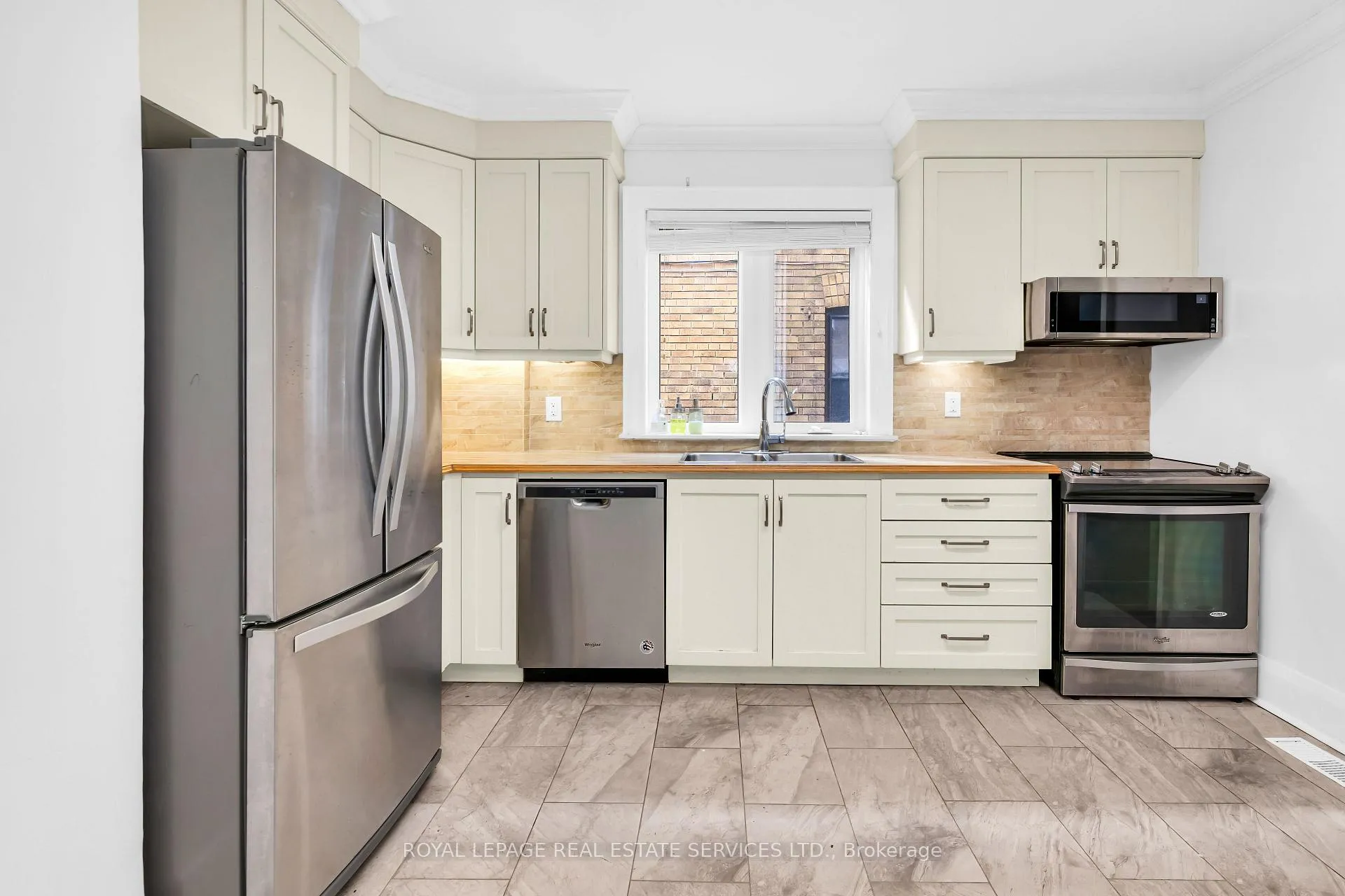 Photo 18 of Unit Main, 25 Braemar Avenue, Toronto, Yonge-Eglinton — HOMEH