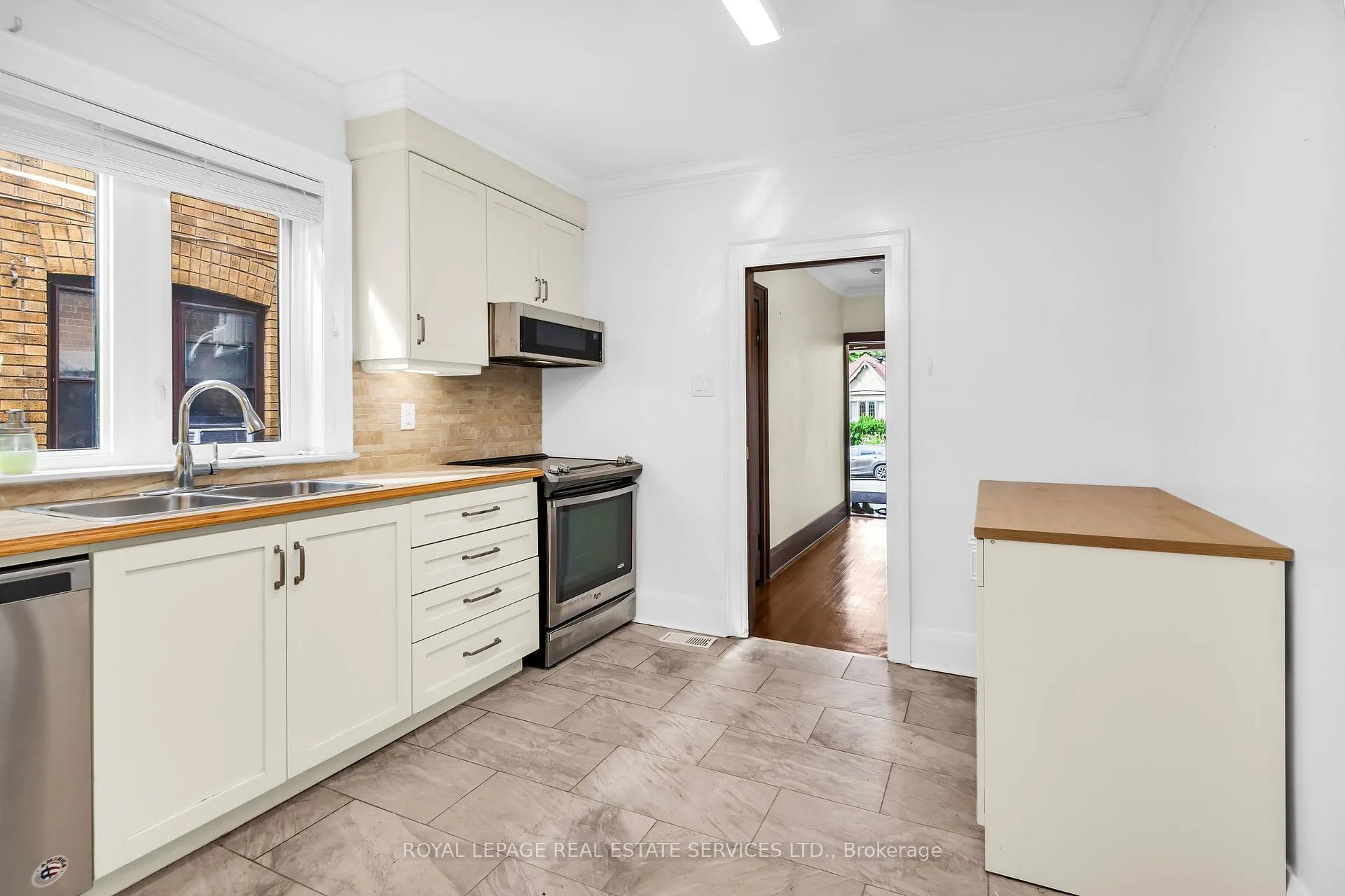 Photo 19 of Unit Main, 25 Braemar Avenue, Toronto, Yonge-Eglinton — HOMEH