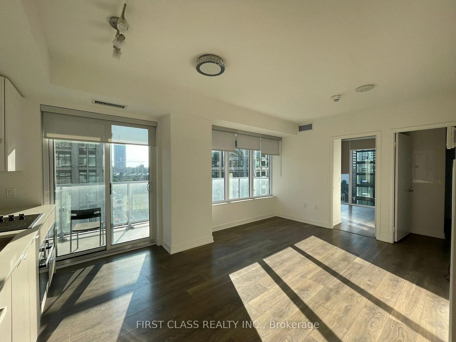 Photo 1 of Unit 810, 99 Broadway Avenue, Toronto, Mount Pleasant West — HOMEH