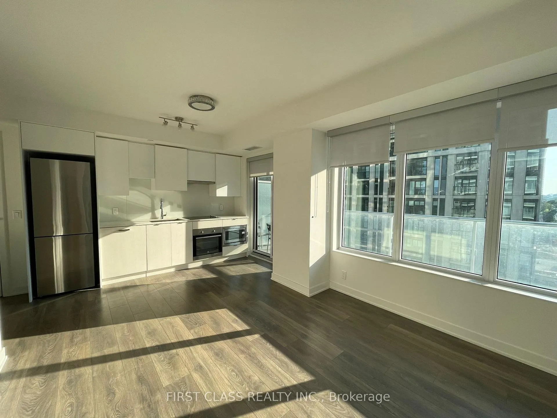 Photo 2 of Unit 810, 99 Broadway Avenue, Toronto, Mount Pleasant West — HOMEH