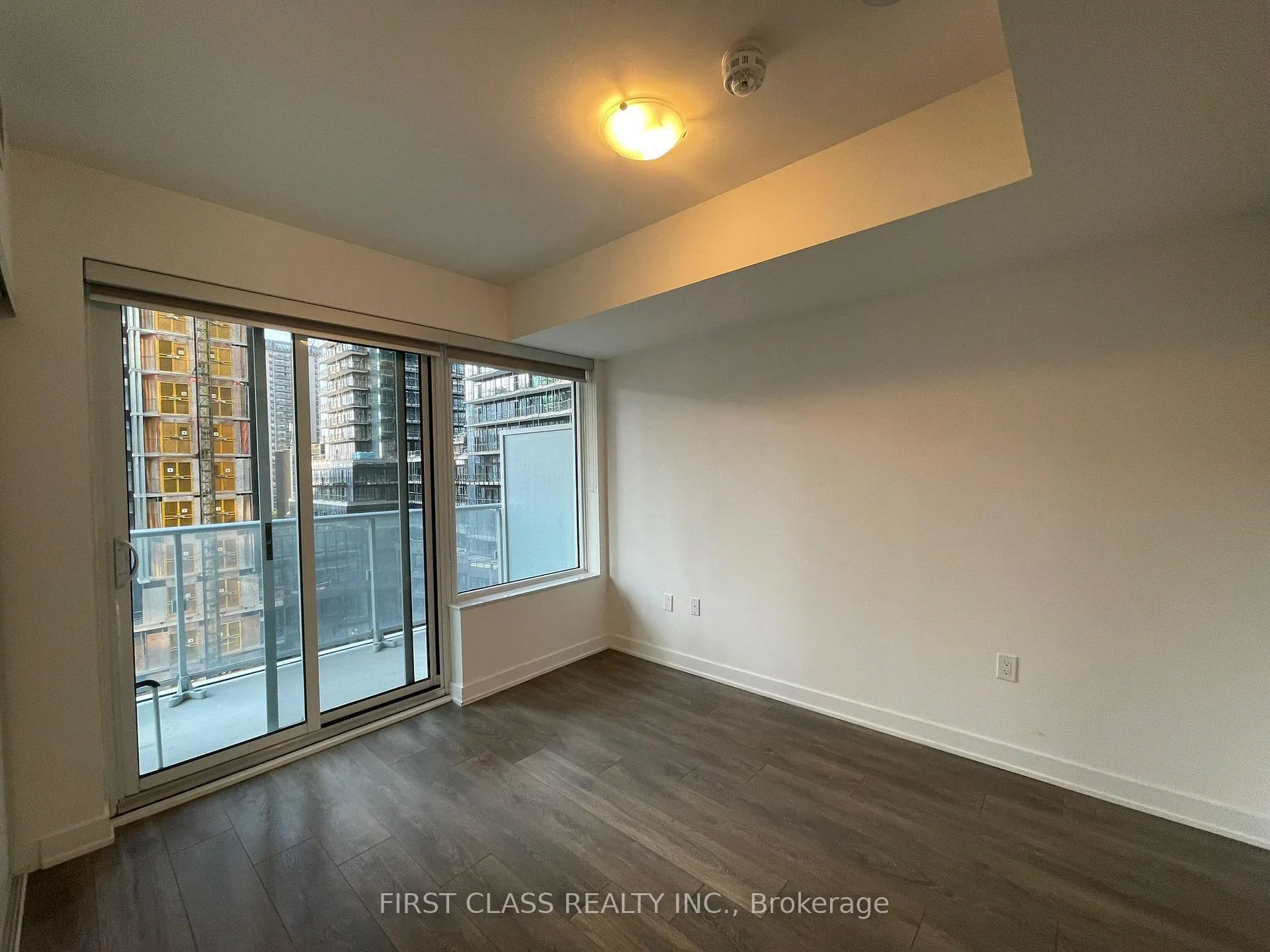 Photo 4 of Unit 810, 99 Broadway Avenue, Toronto, Mount Pleasant West — HOMEH