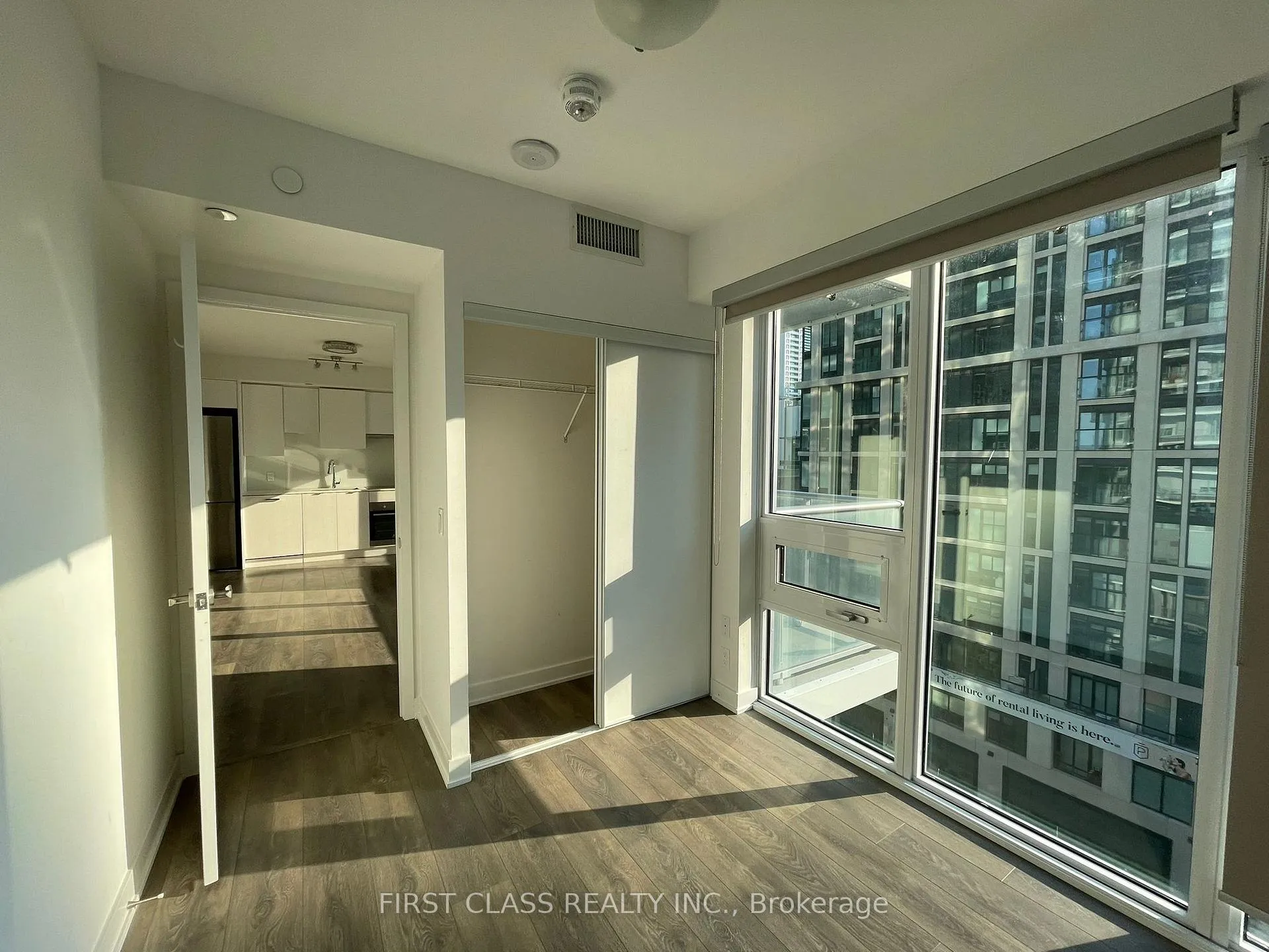 Photo 5 of Unit 810, 99 Broadway Avenue, Toronto, Mount Pleasant West — HOMEH