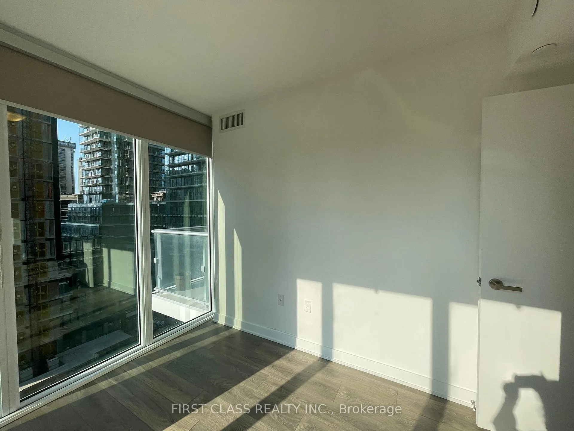 Photo 7 of Unit 810, 99 Broadway Avenue, Toronto, Mount Pleasant West — HOMEH
