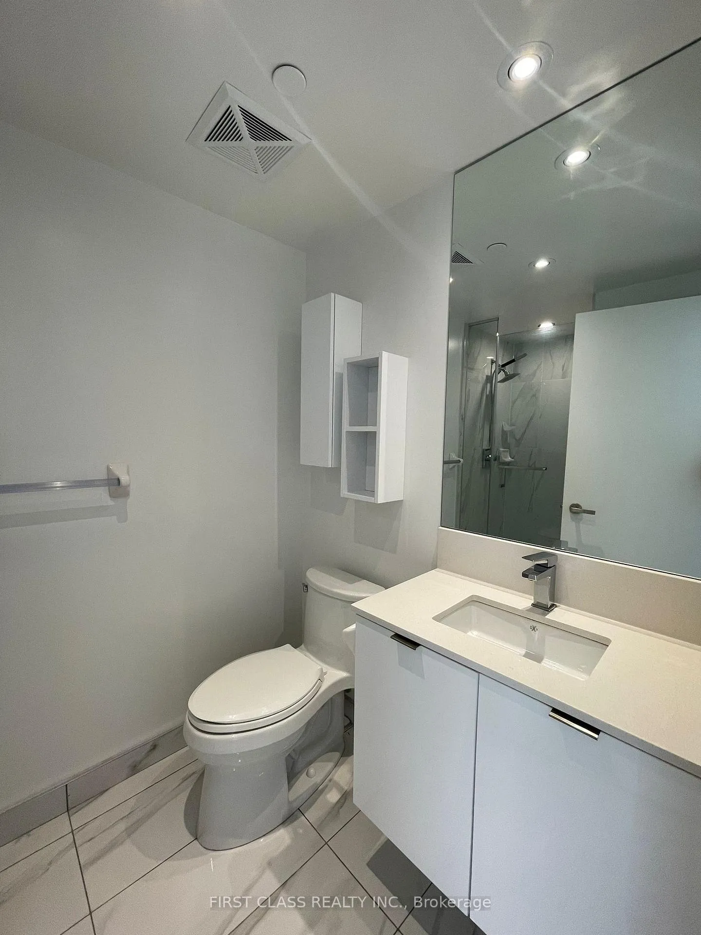 Photo 8 of Unit 810, 99 Broadway Avenue, Toronto, Mount Pleasant West — HOMEH