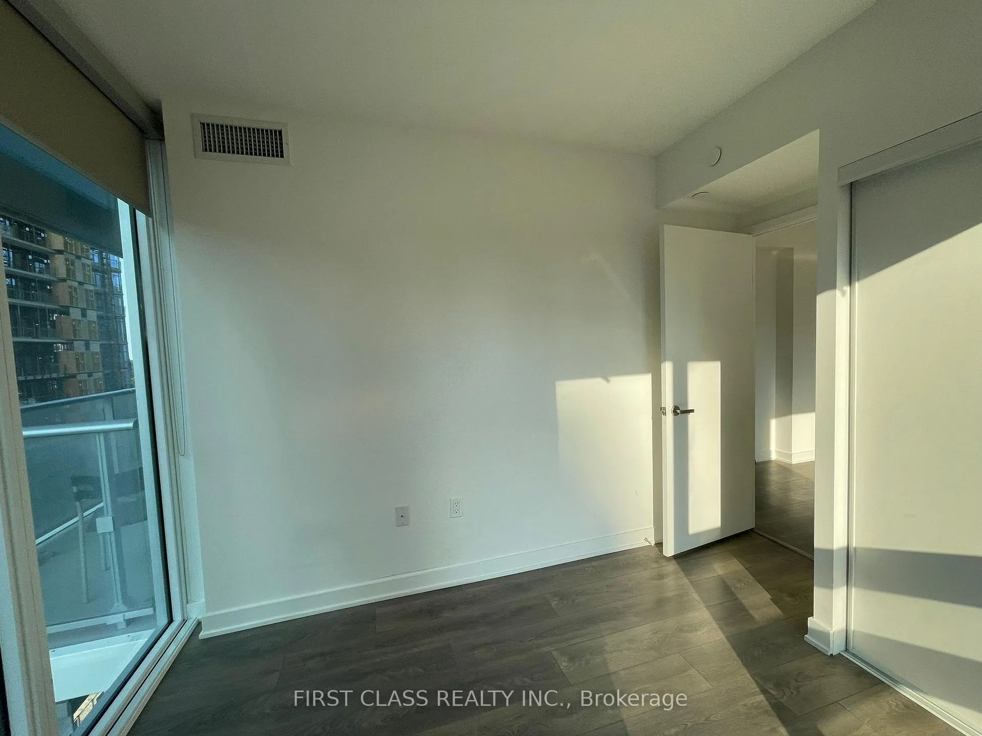 Photo 10 of Unit 810, 99 Broadway Avenue, Toronto, Mount Pleasant West — HOMEH