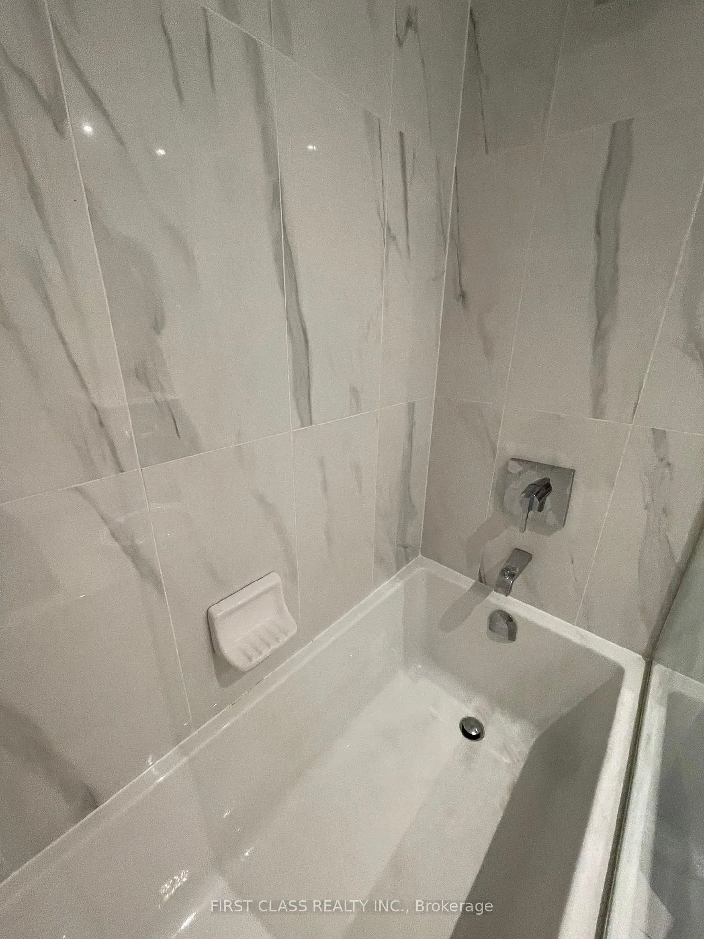 Photo 13 of Unit 810, 99 Broadway Avenue, Toronto, Mount Pleasant West — HOMEH