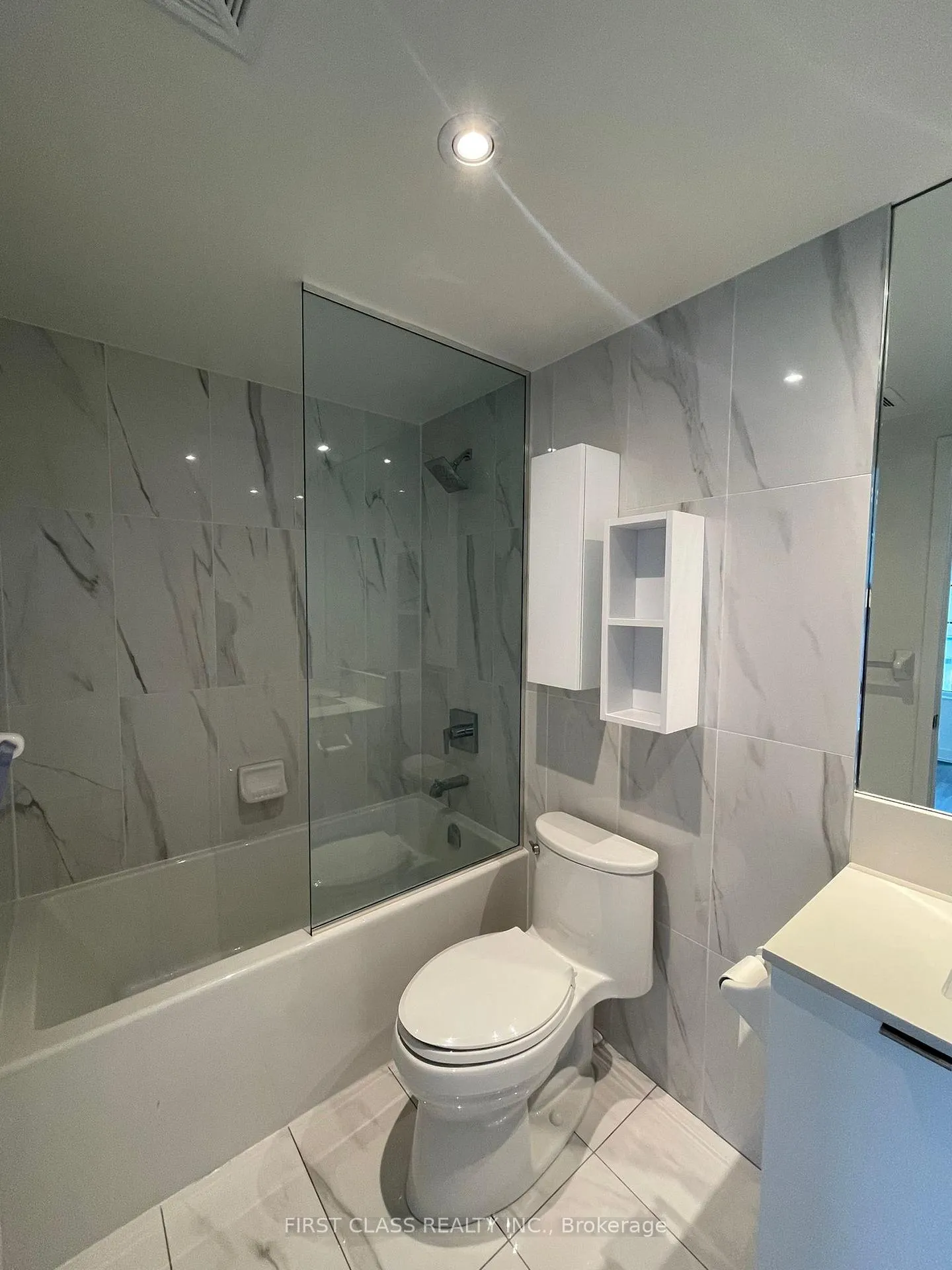 Photo 14 of Unit 810, 99 Broadway Avenue, Toronto, Mount Pleasant West — HOMEH