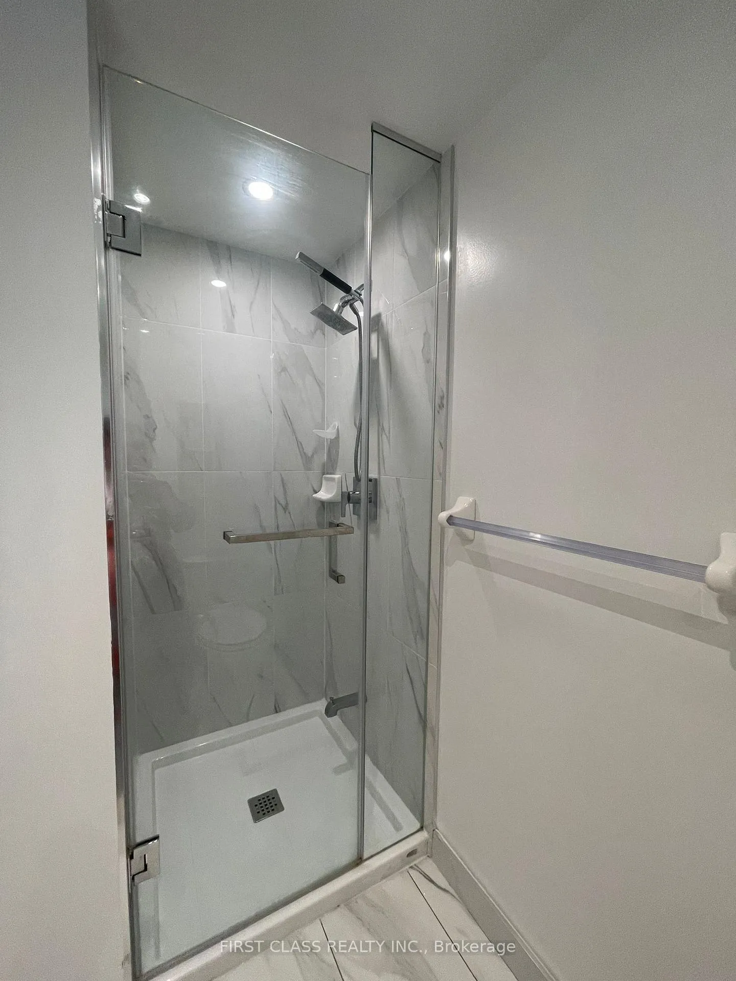 Photo 15 of Unit 810, 99 Broadway Avenue, Toronto, Mount Pleasant West — HOMEH