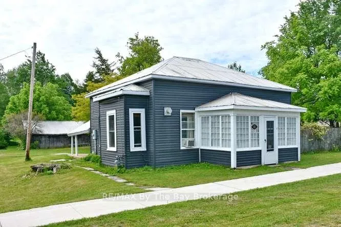 Photo 1 of 11 Edward Street W, Clearview, Creemore — HOMEH