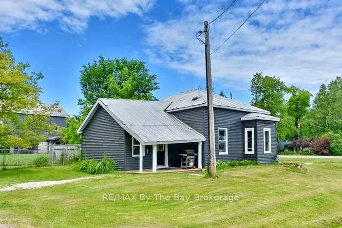 Photo 2 of 11 Edward Street W, Clearview, Creemore — HOMEH